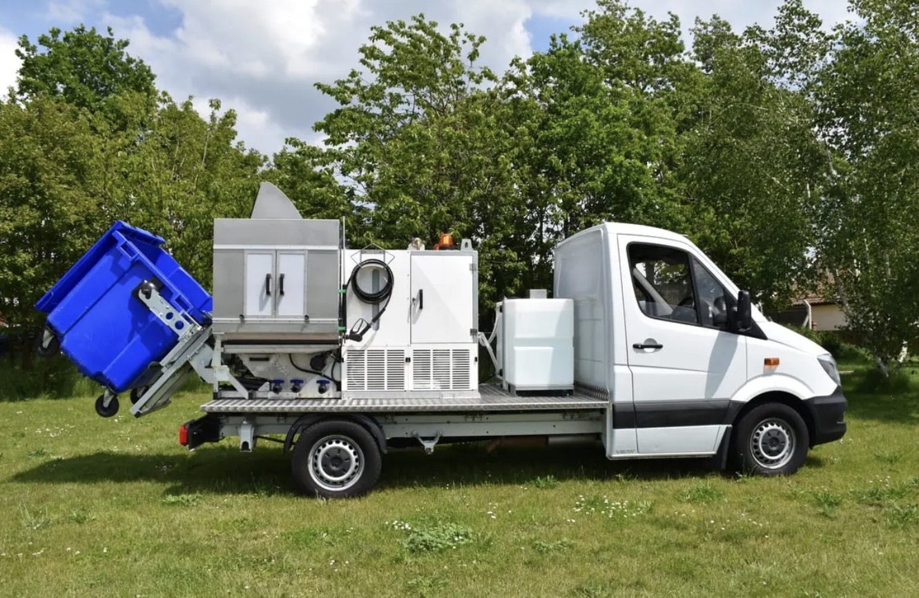 RE-FRESH SERVICES's image