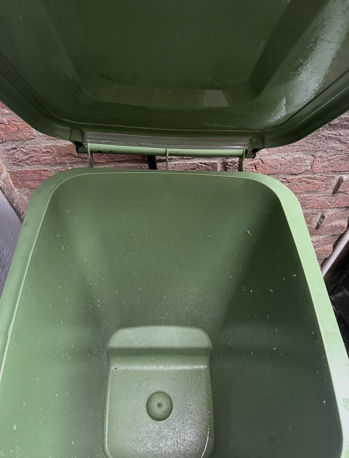 commercial 240 litre bottle bin