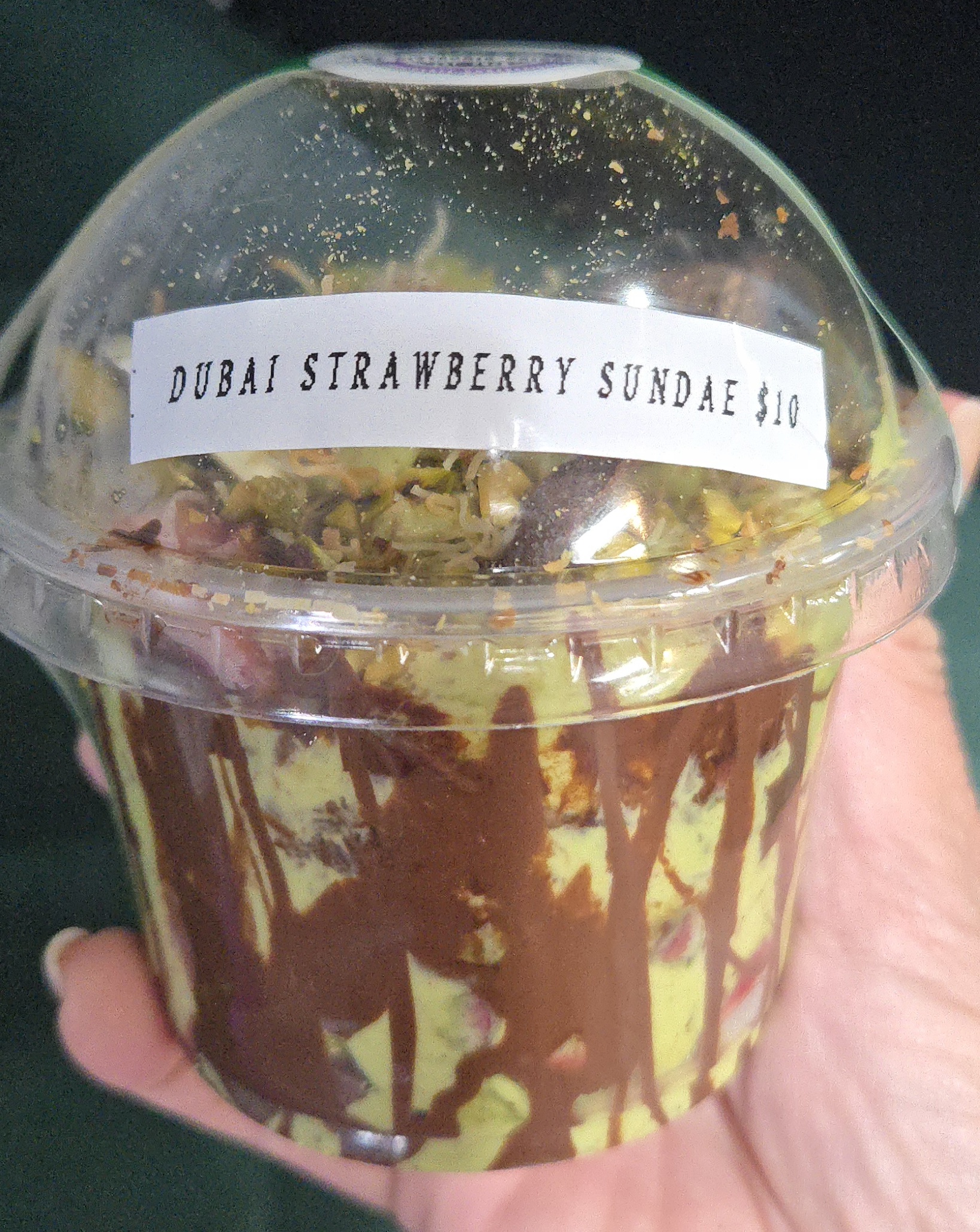 Dubai Strawberry Sundae 