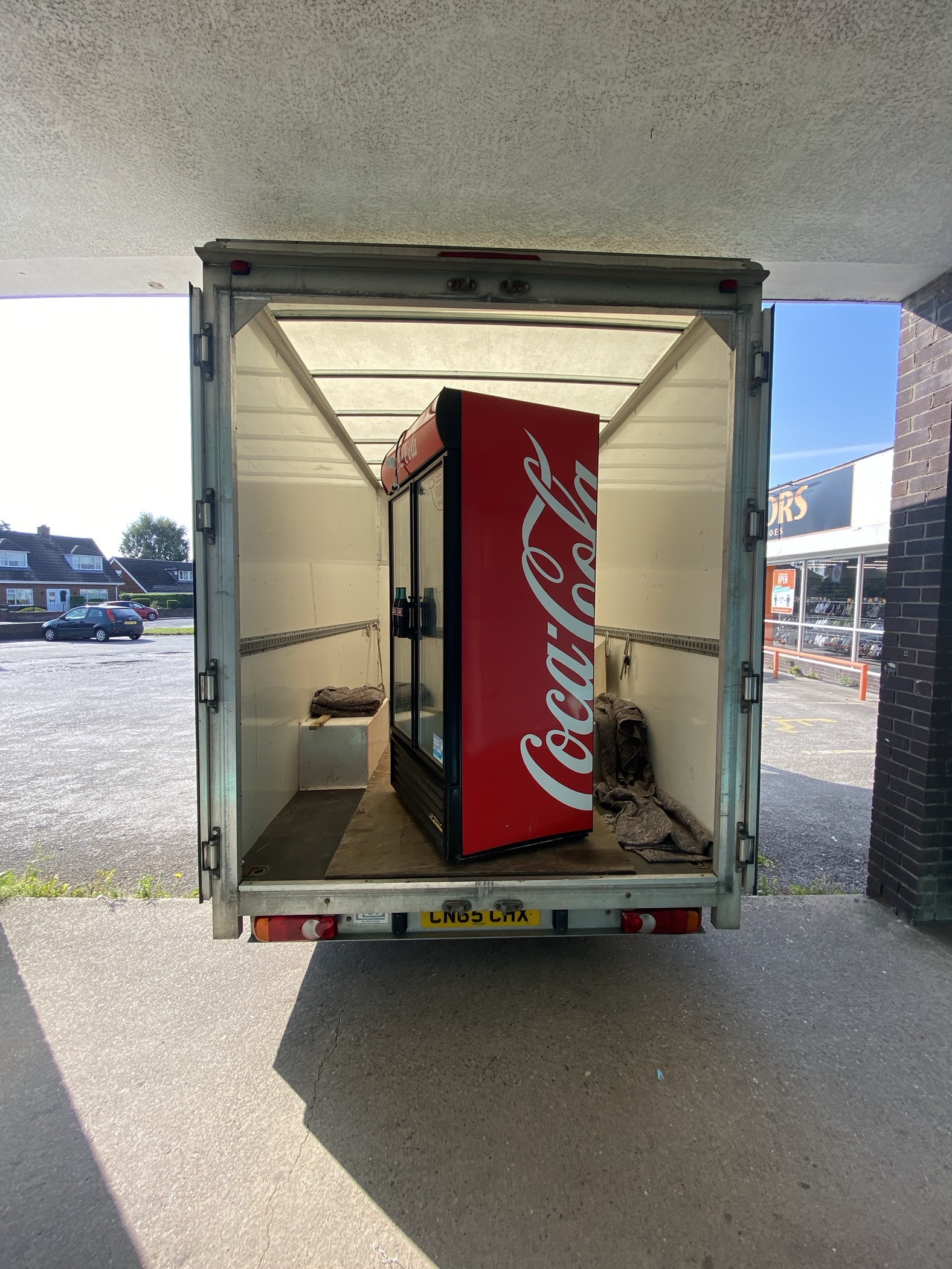 📦💪 "Teamwork makes the dream work! Just another day tackling the two-man removals job. Let's get it done efficiently and carefully! #MovingDay #Teamwork"