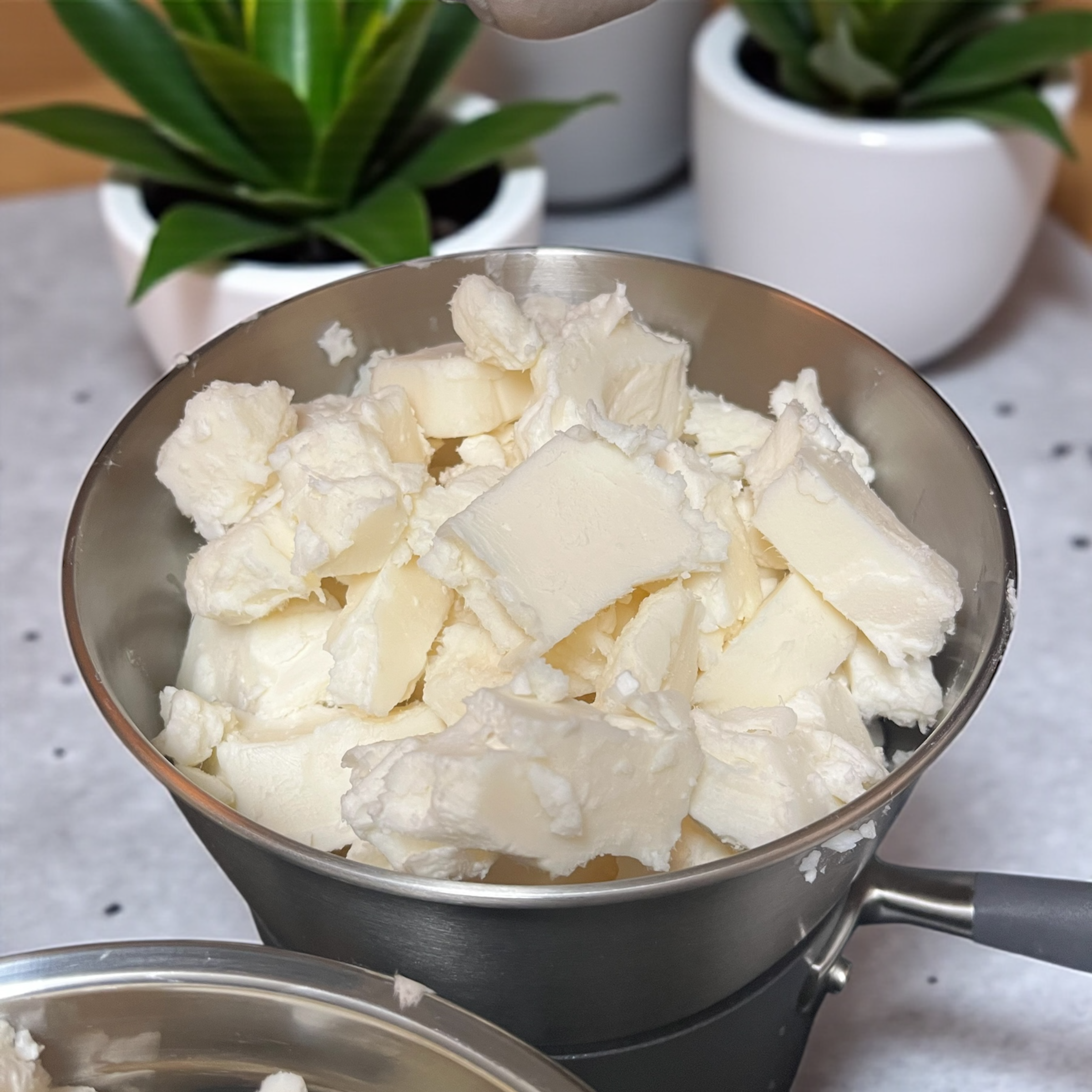 The Artisan Ritual: This is your blank canvas. Melt gently over a double boiler to blend with your favorite essential oils, or use it raw for intense, unscented healing. Perfect for DIY body butters and hair masks.