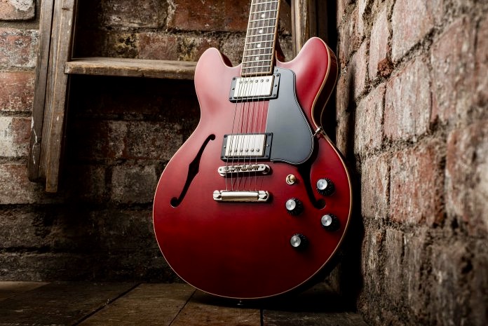 Red Gibson ES335