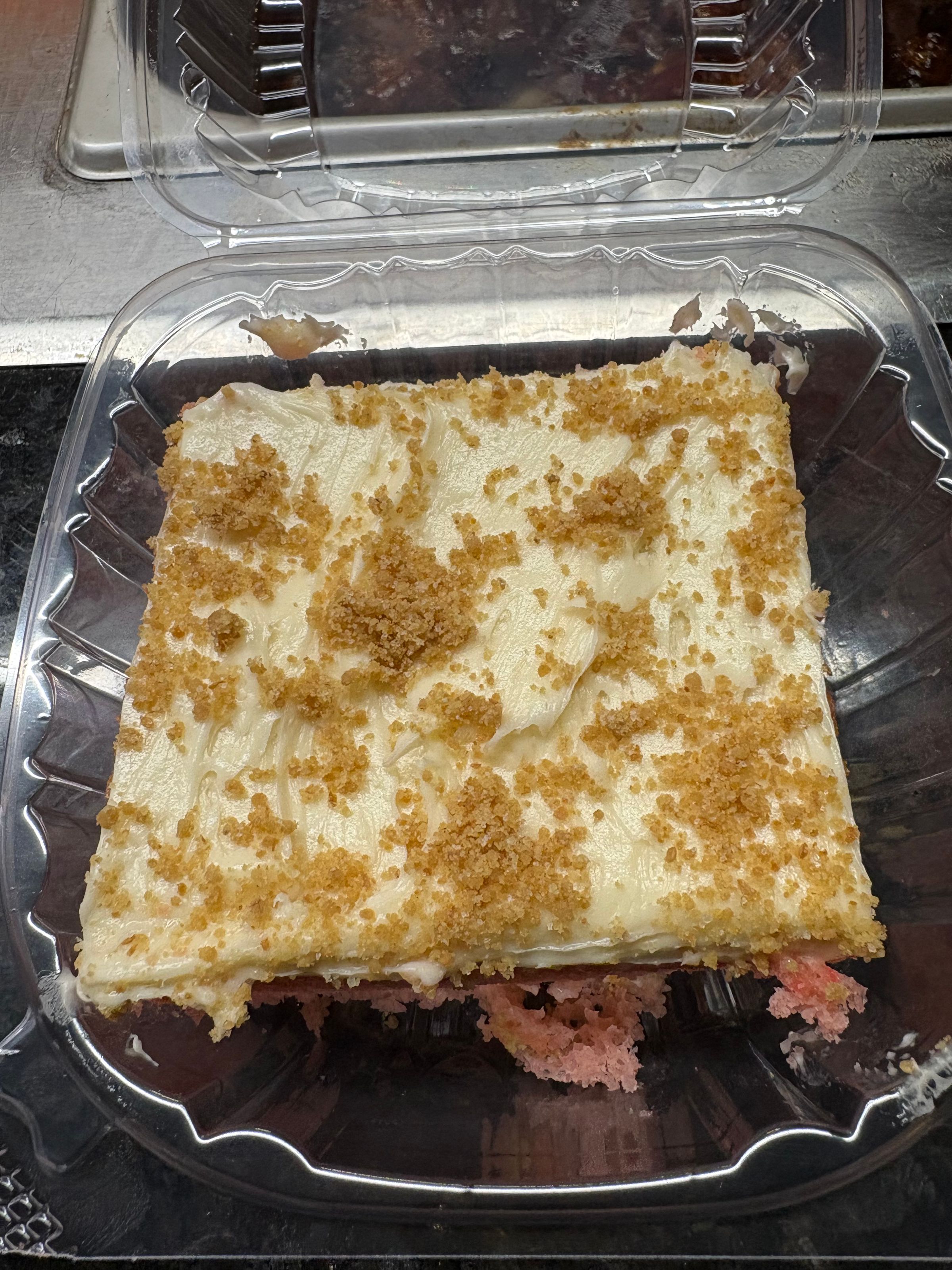 strawberry crunch cake