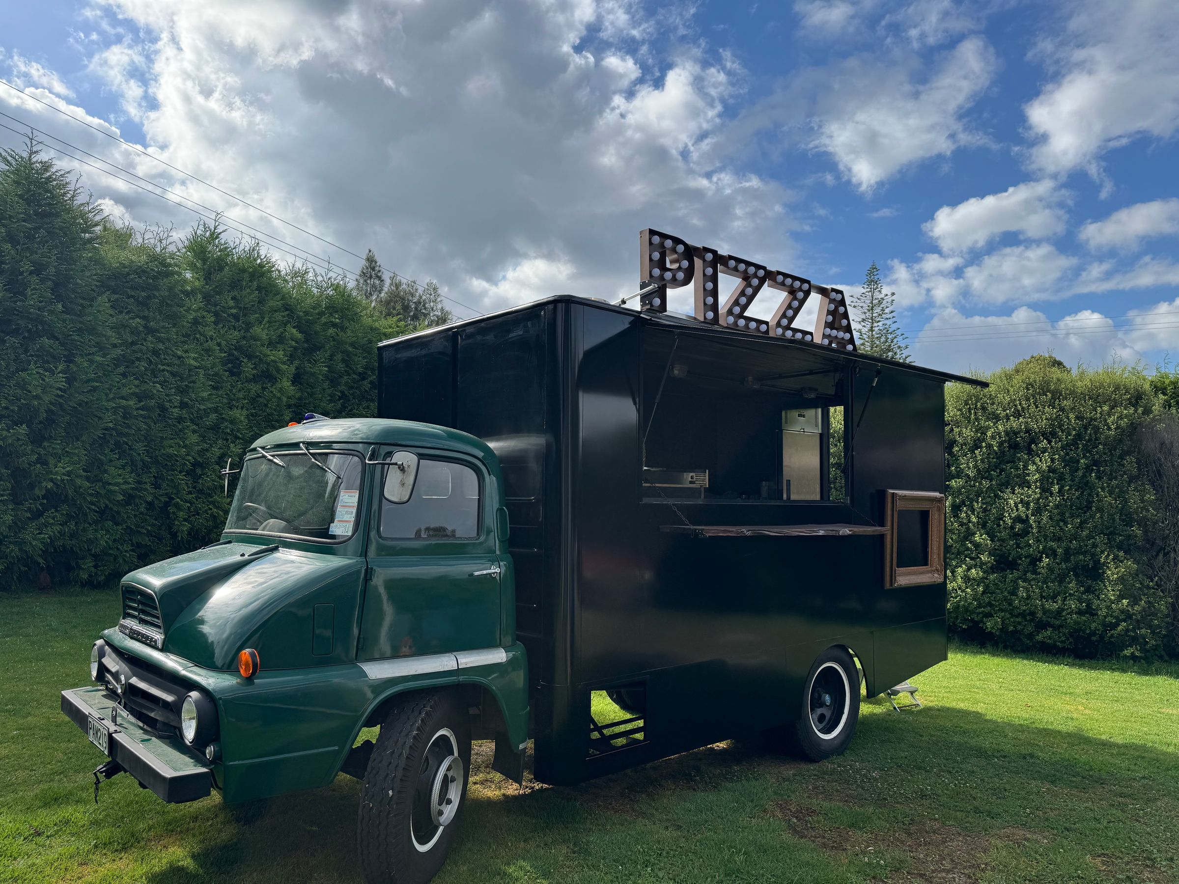 Camion, Vintage Wood-Fired Pizza Truck, New Zealand Catering's image
