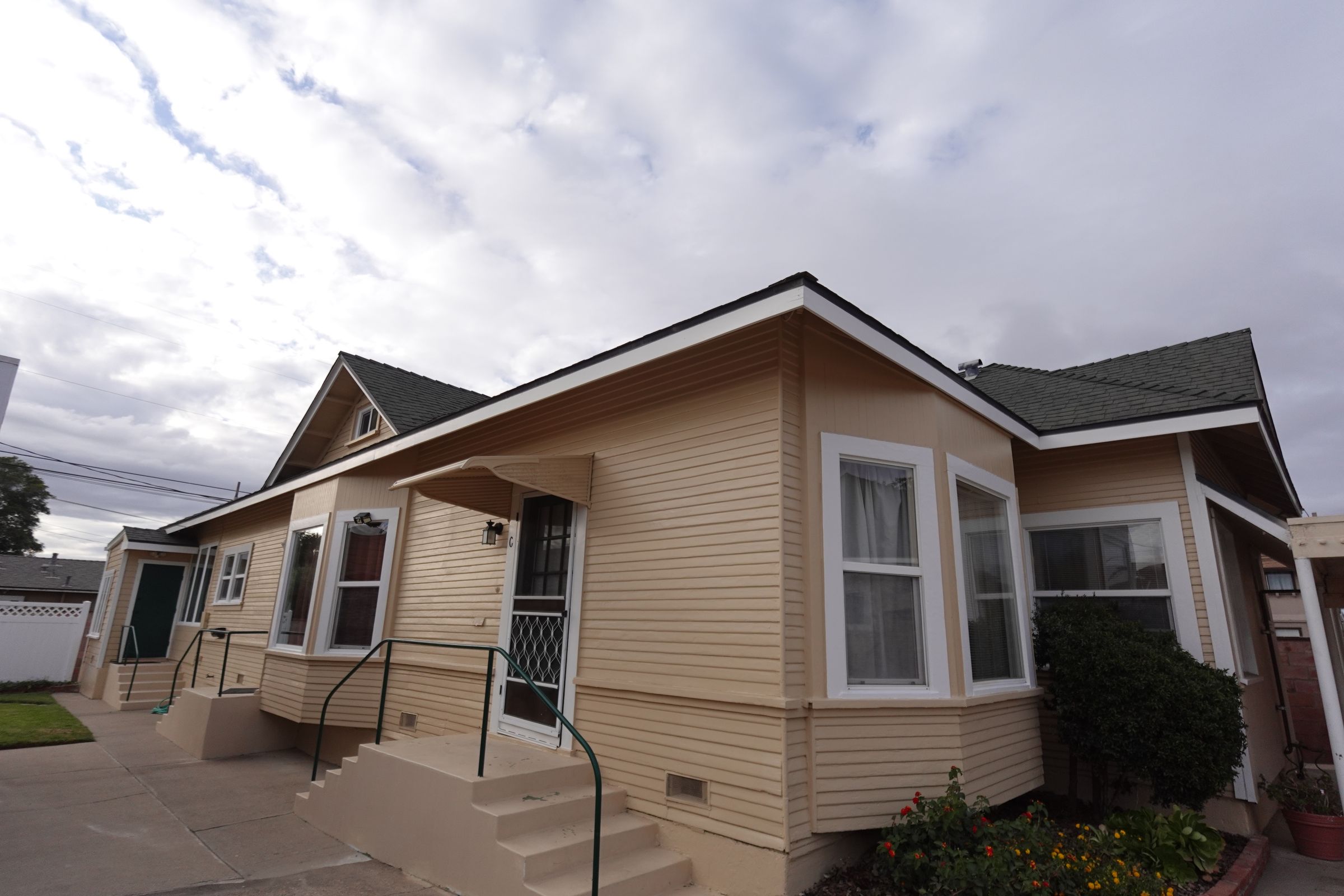 Santa Maria Estate (ext)