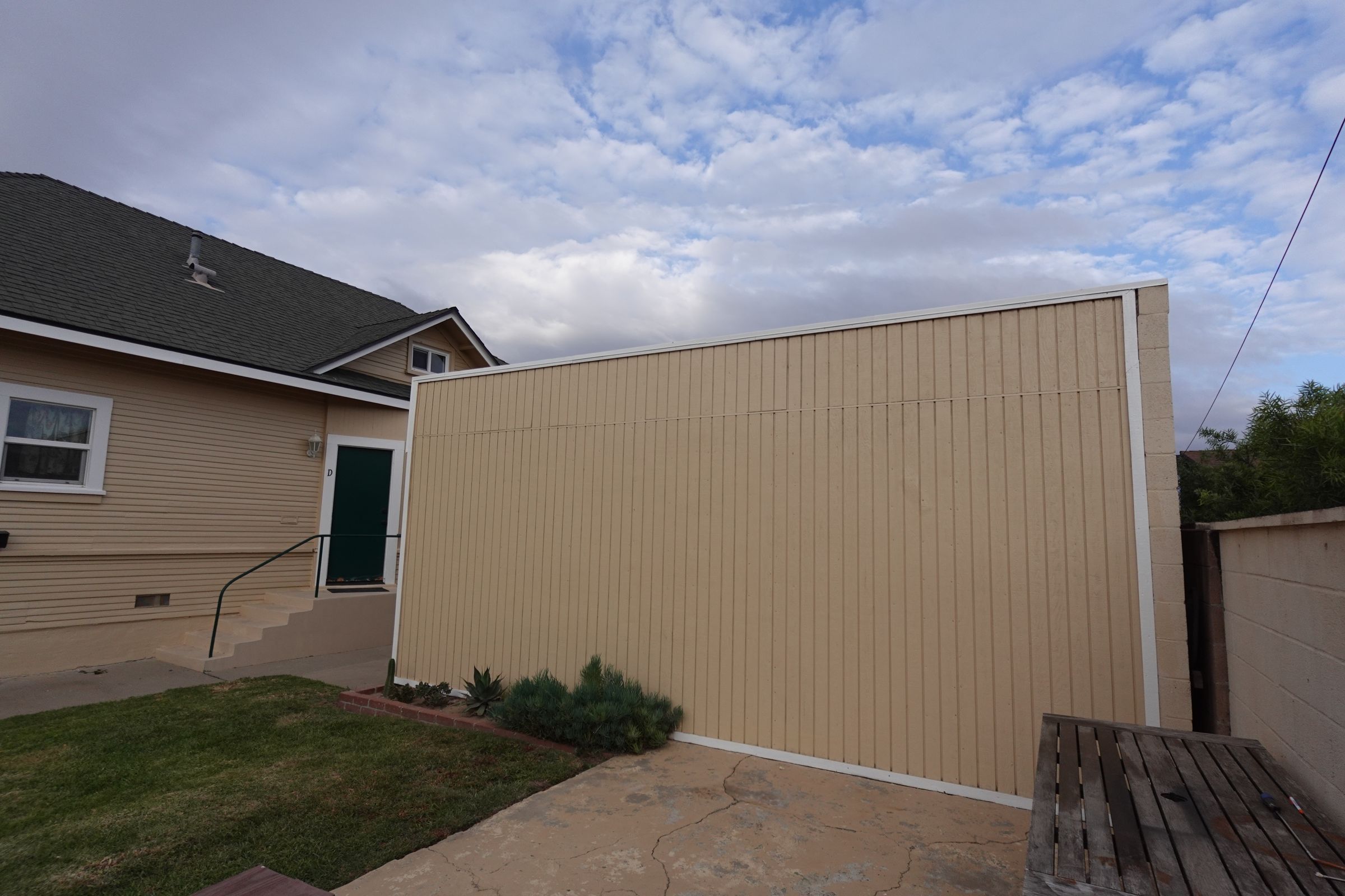 Santa Maria Estate (ext)