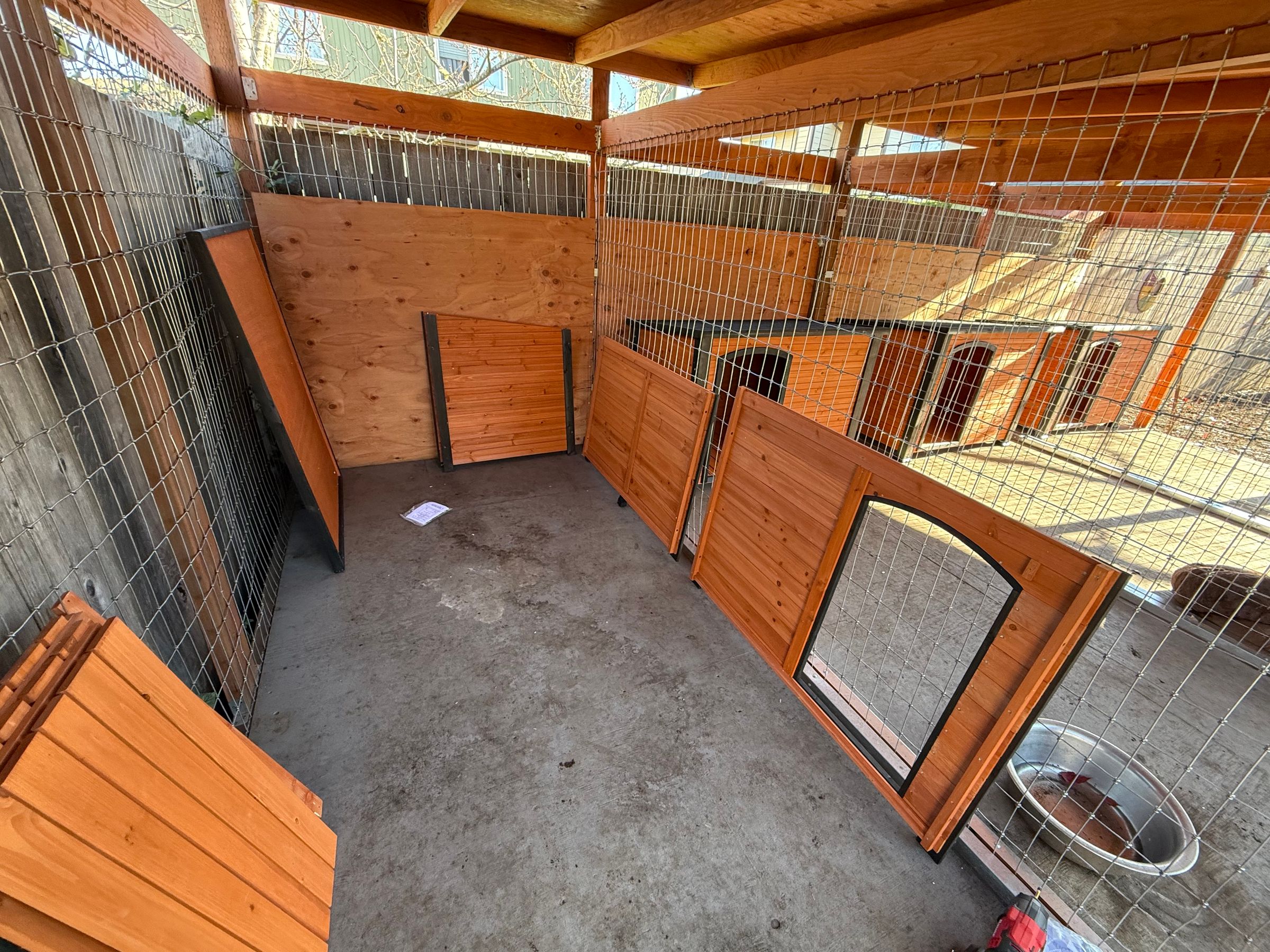 Dog Houses/Kennels