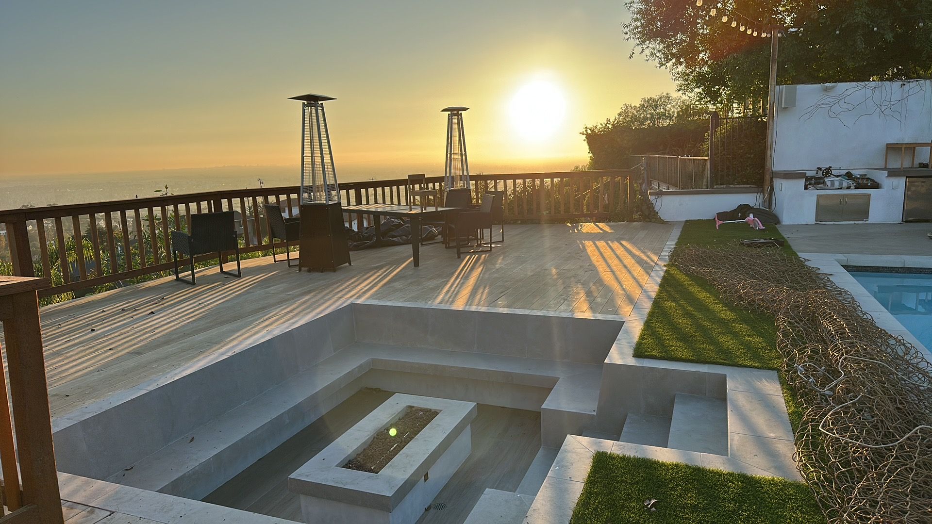Reyes constructions 's image