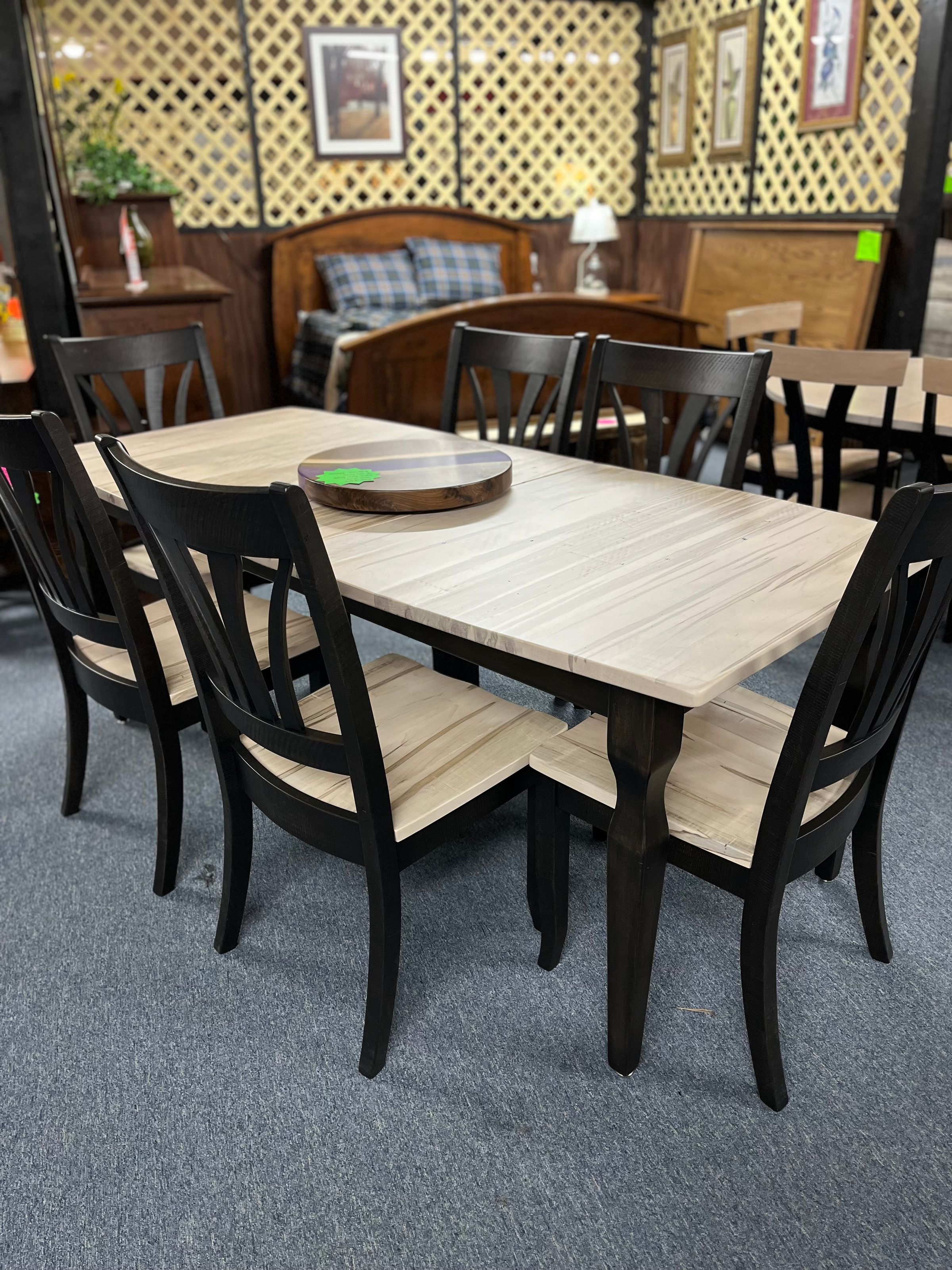 Amish and Sofa City Outlet's image