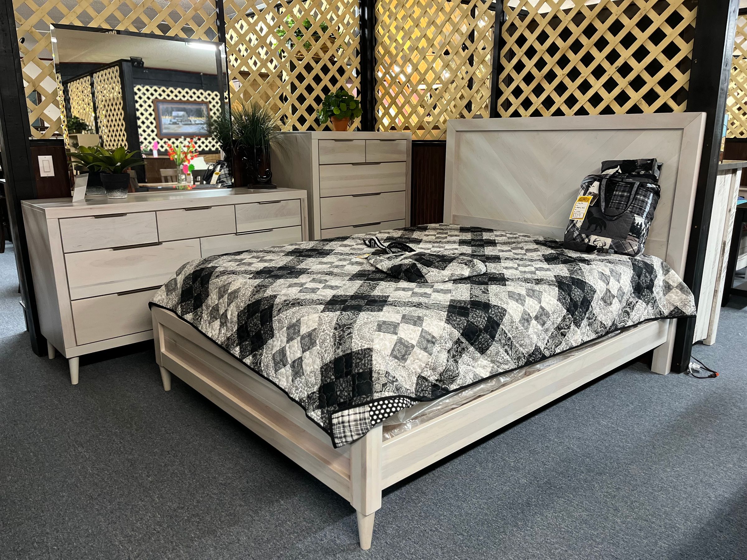 Amish and Sofa City Outlet's image
