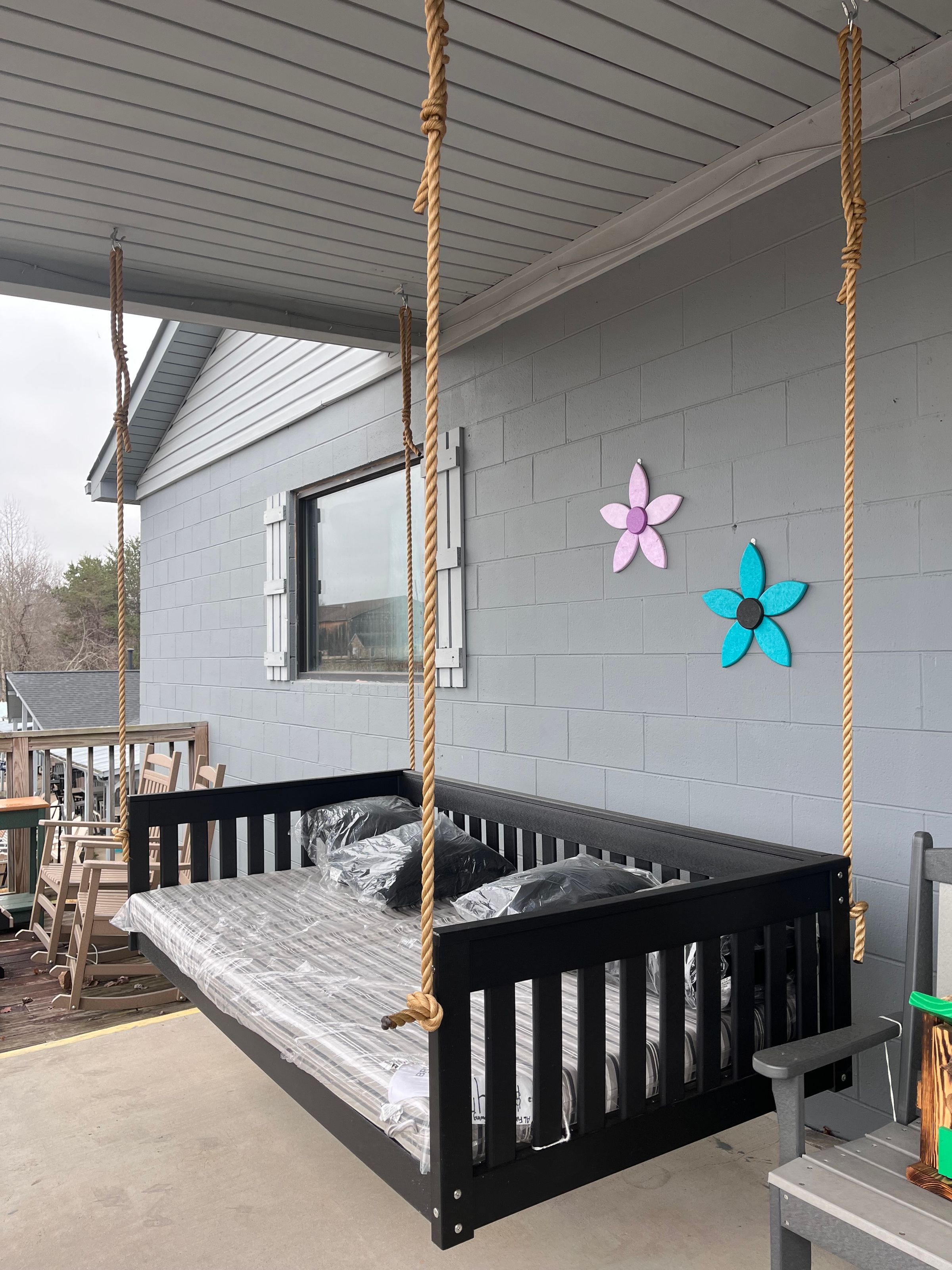 Amish and Sofa City Outlet's image