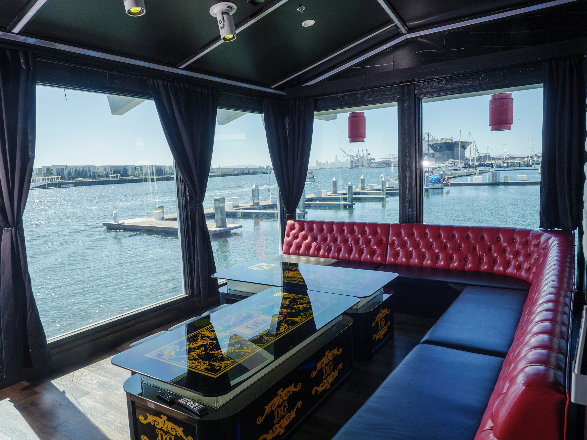 K4(Water View)   Capacity: Up to 15 guests  Rate: $88/hour  Minimum: 2 hours  Deposit: $100  Notes: Scenic water view; 2-hour minimum reservation required.  