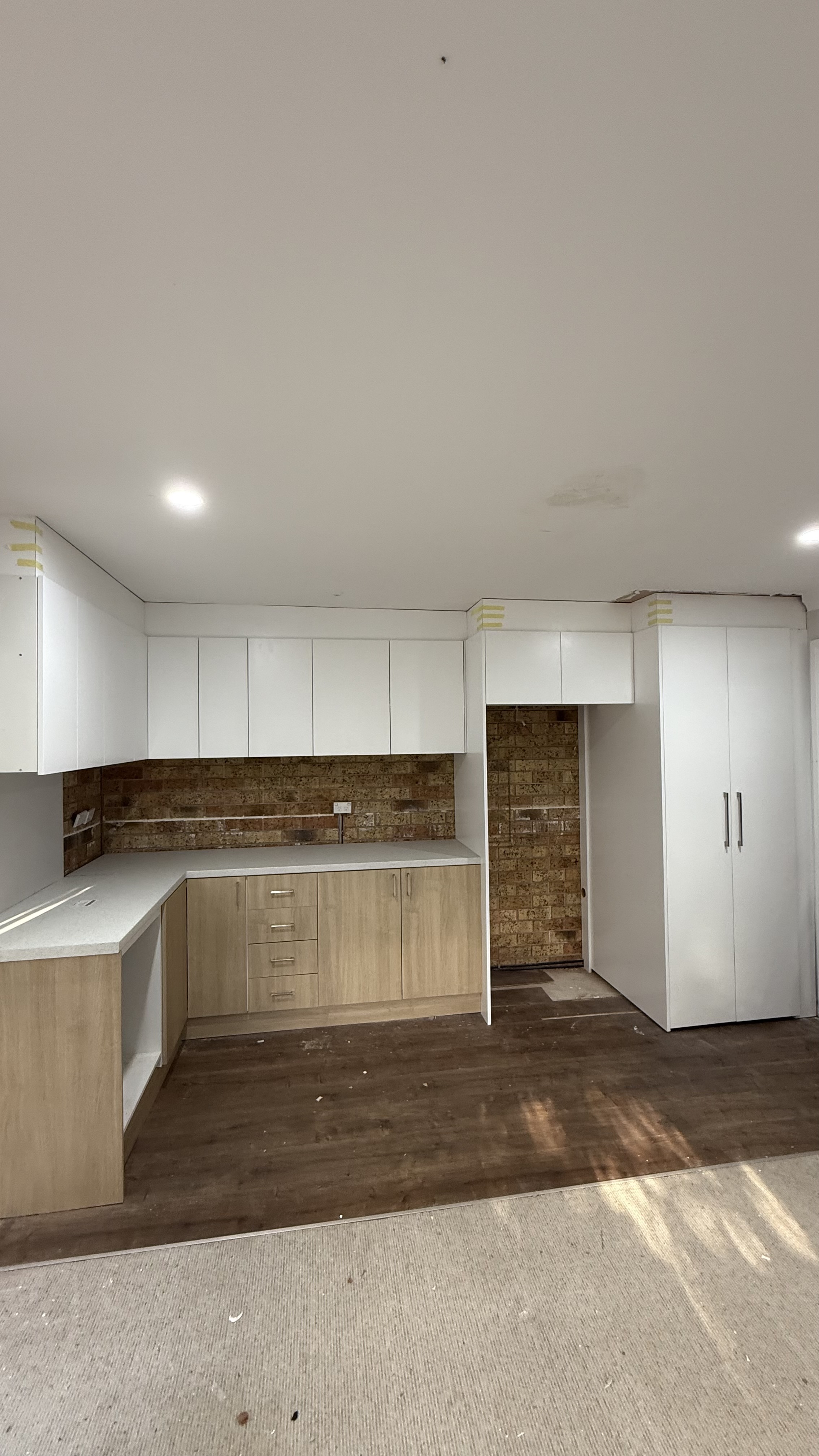 2 coloured kitchen - laminate Benchtop