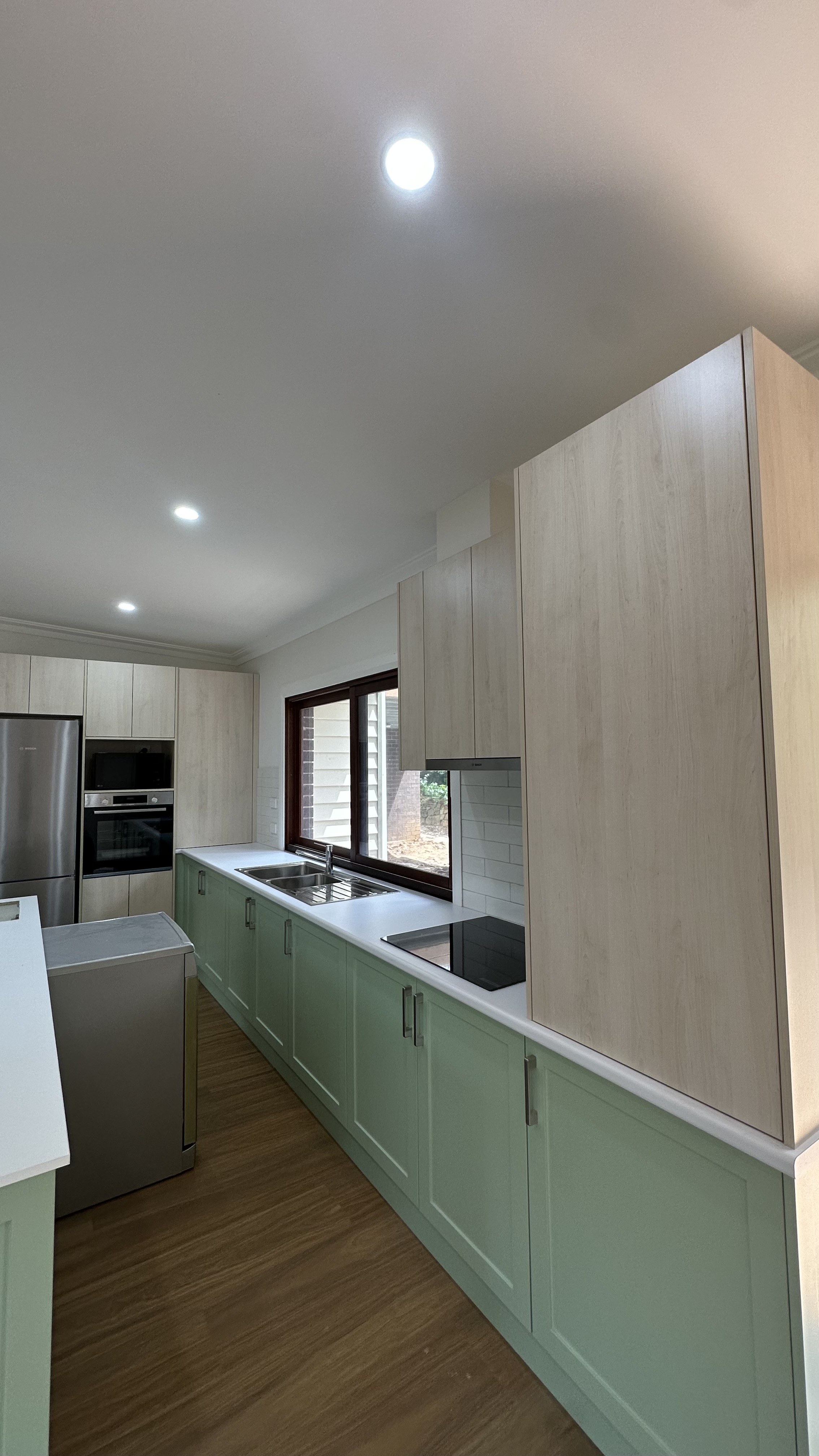 2 coloured kitchen - shaker style and normal laminate colour - 20mm white stone