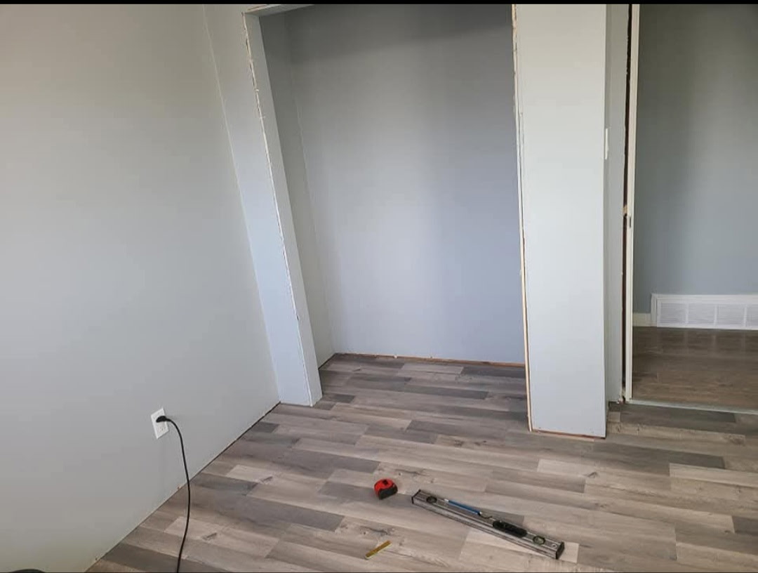 Laminate floor with baseboard