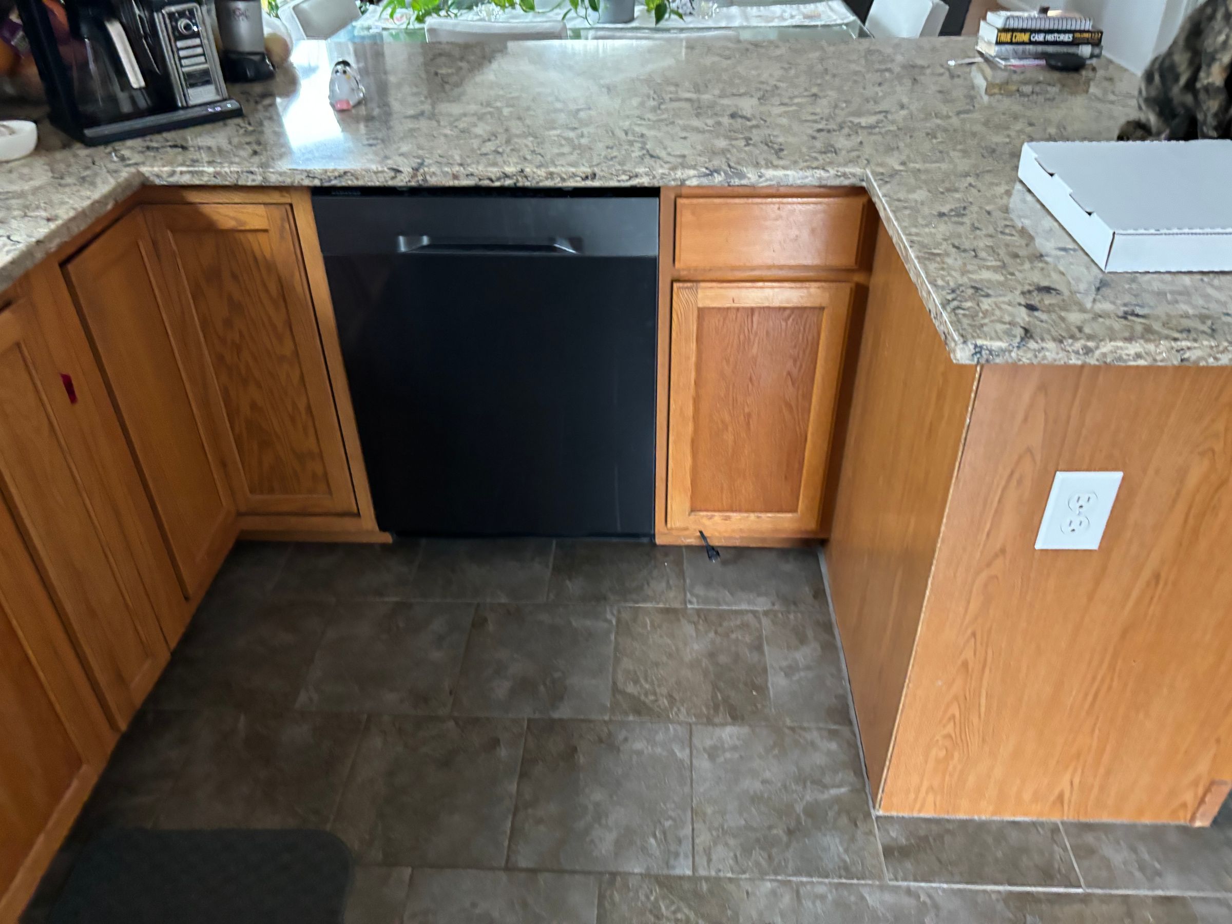 Before kitchen cabinets 