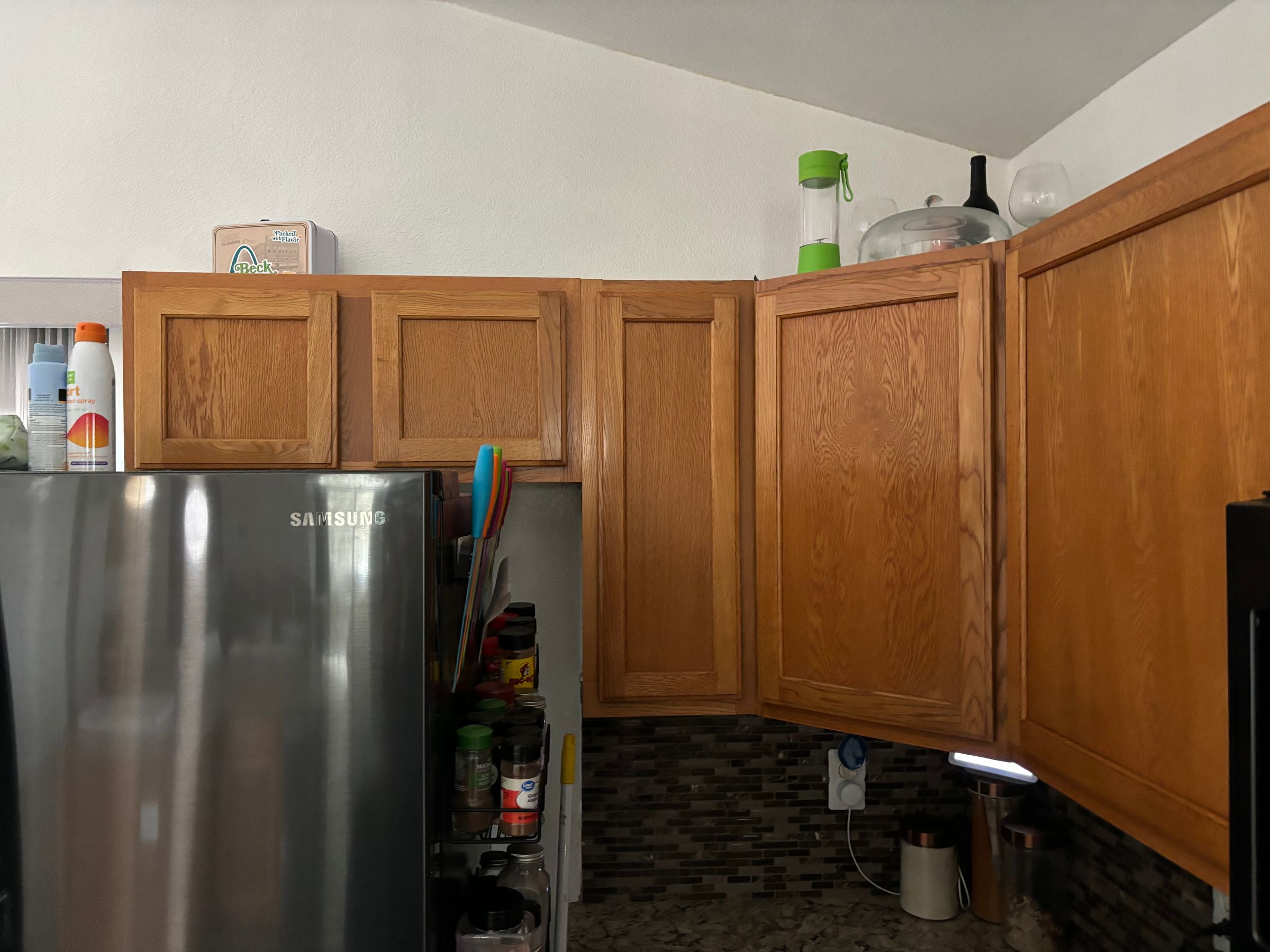 Before kitchen cabinets 