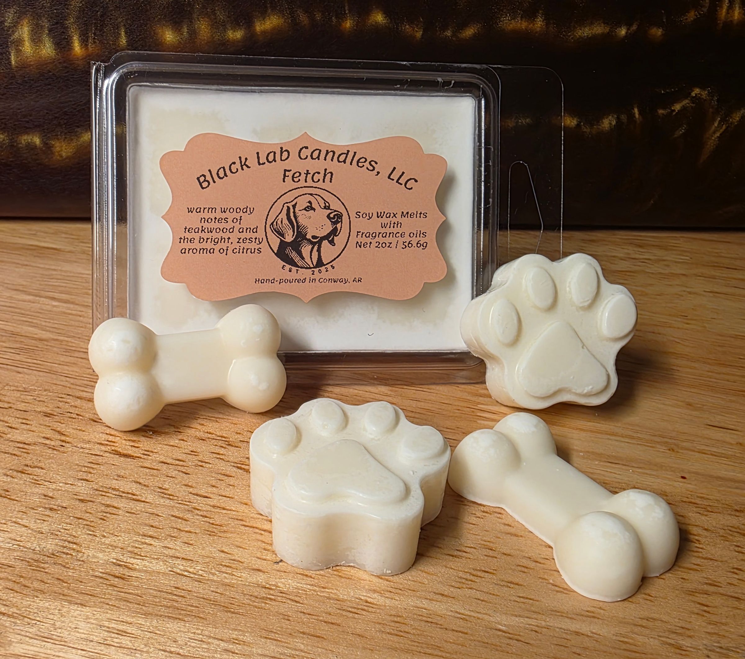 Fetch- warm woody notes of teakwood and the bright, zesty aroma of citrus