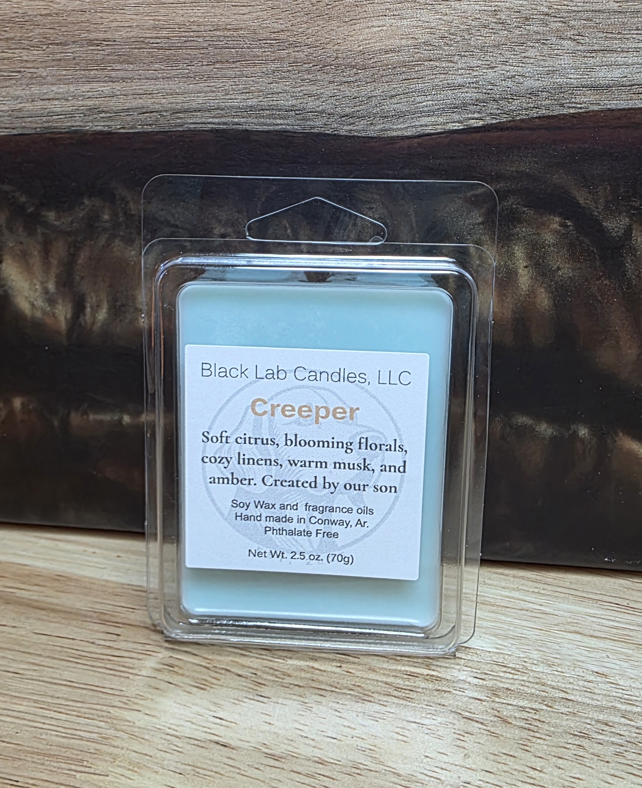 Clean linen meets rugged charm in this uniquely comforting blend.