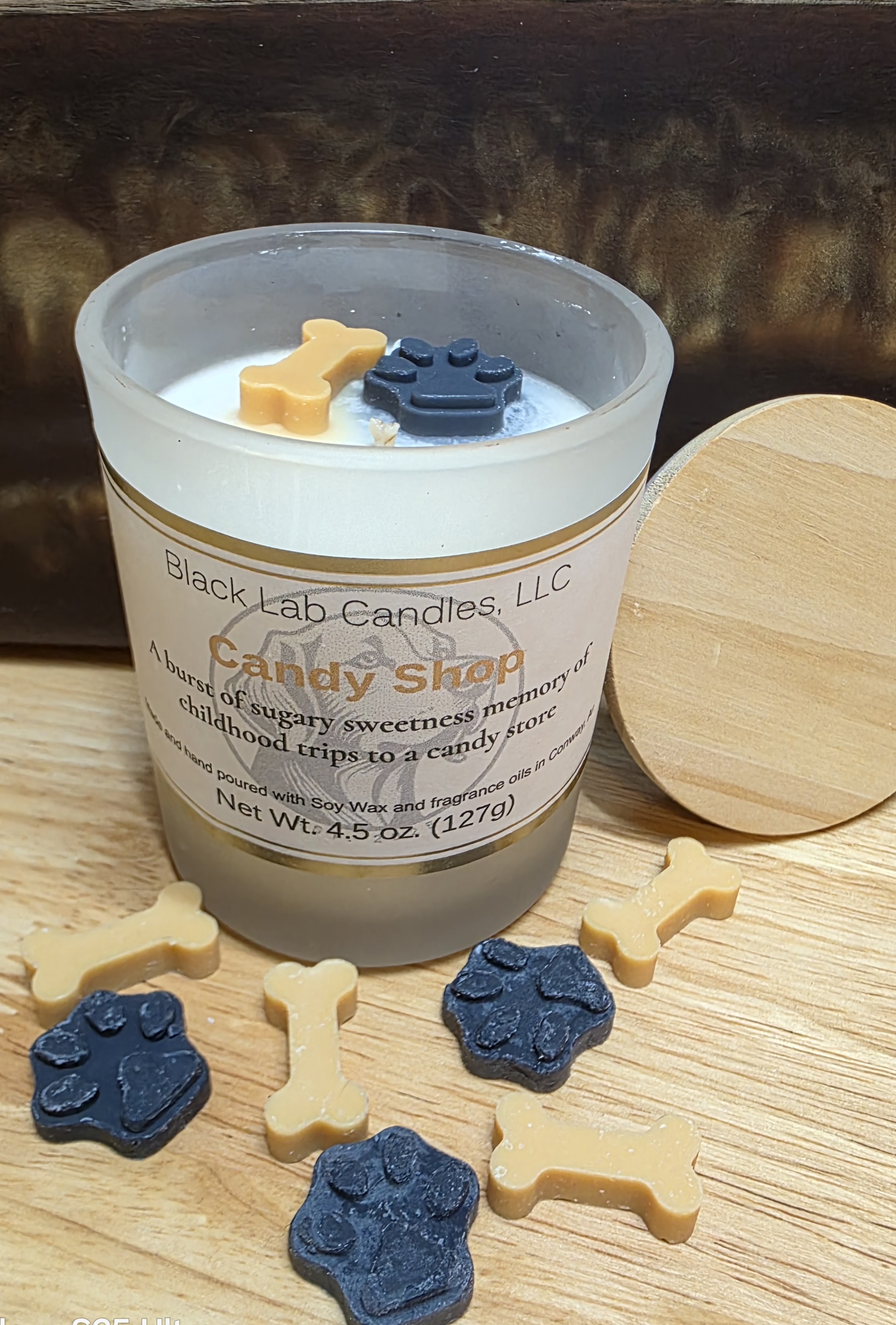 Candy Shop soy candle with chocolate, caramel, roasted marshmallow, and licorice – sweet gourmand candle