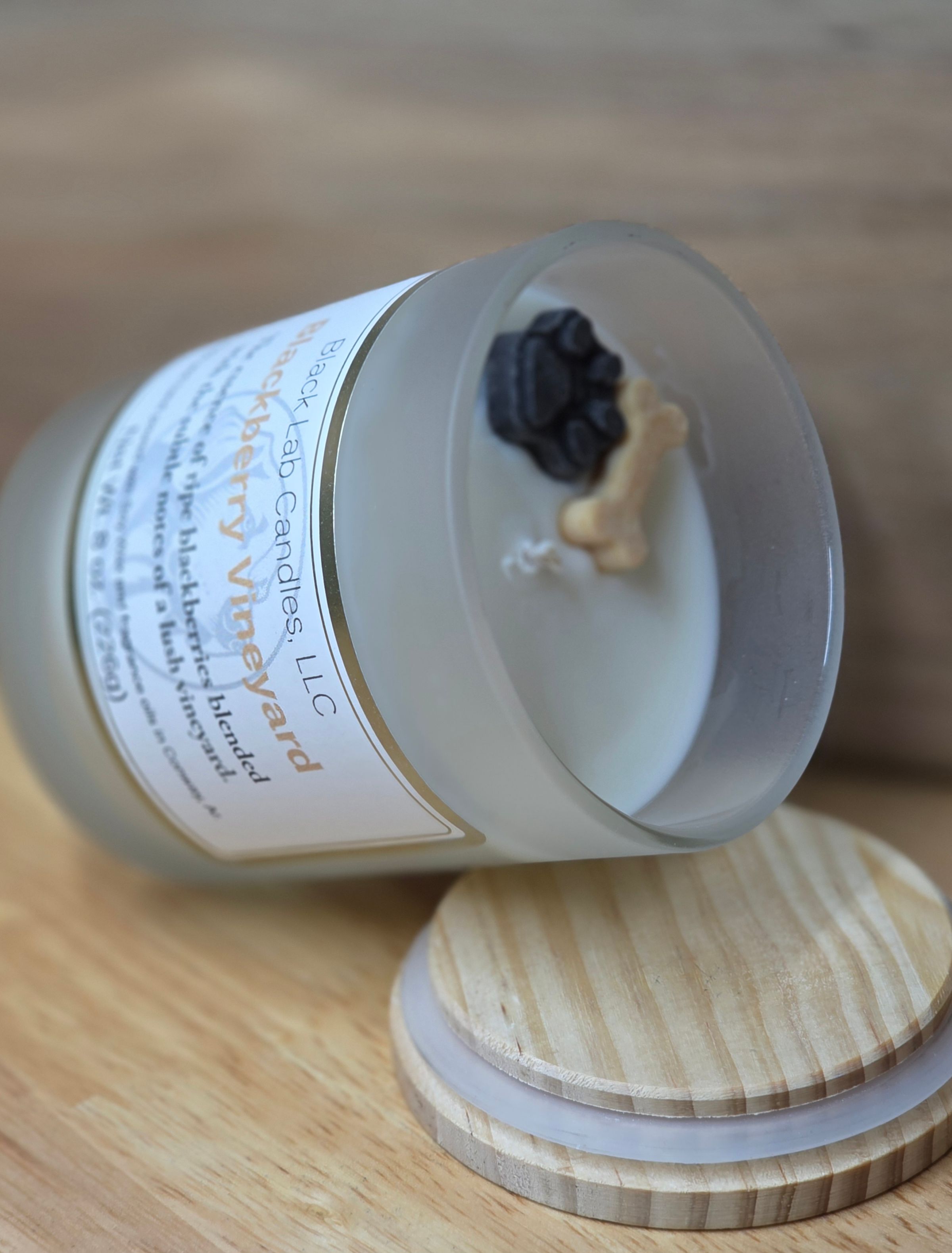 Blackberry Vineyard soy candle with ripe blackberry and bourbon scent – rich, cozy handmade candle