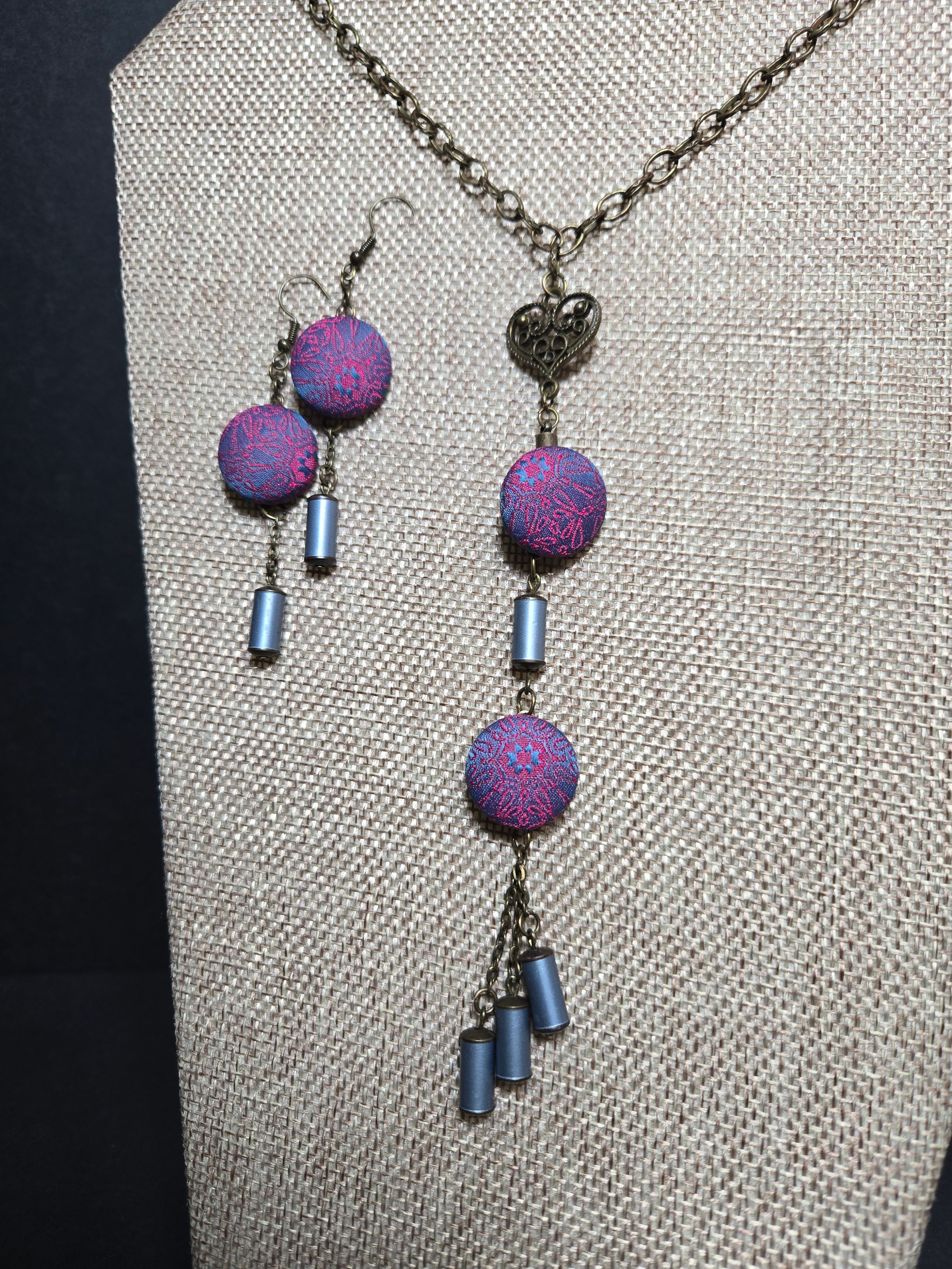 Necklace and earring set