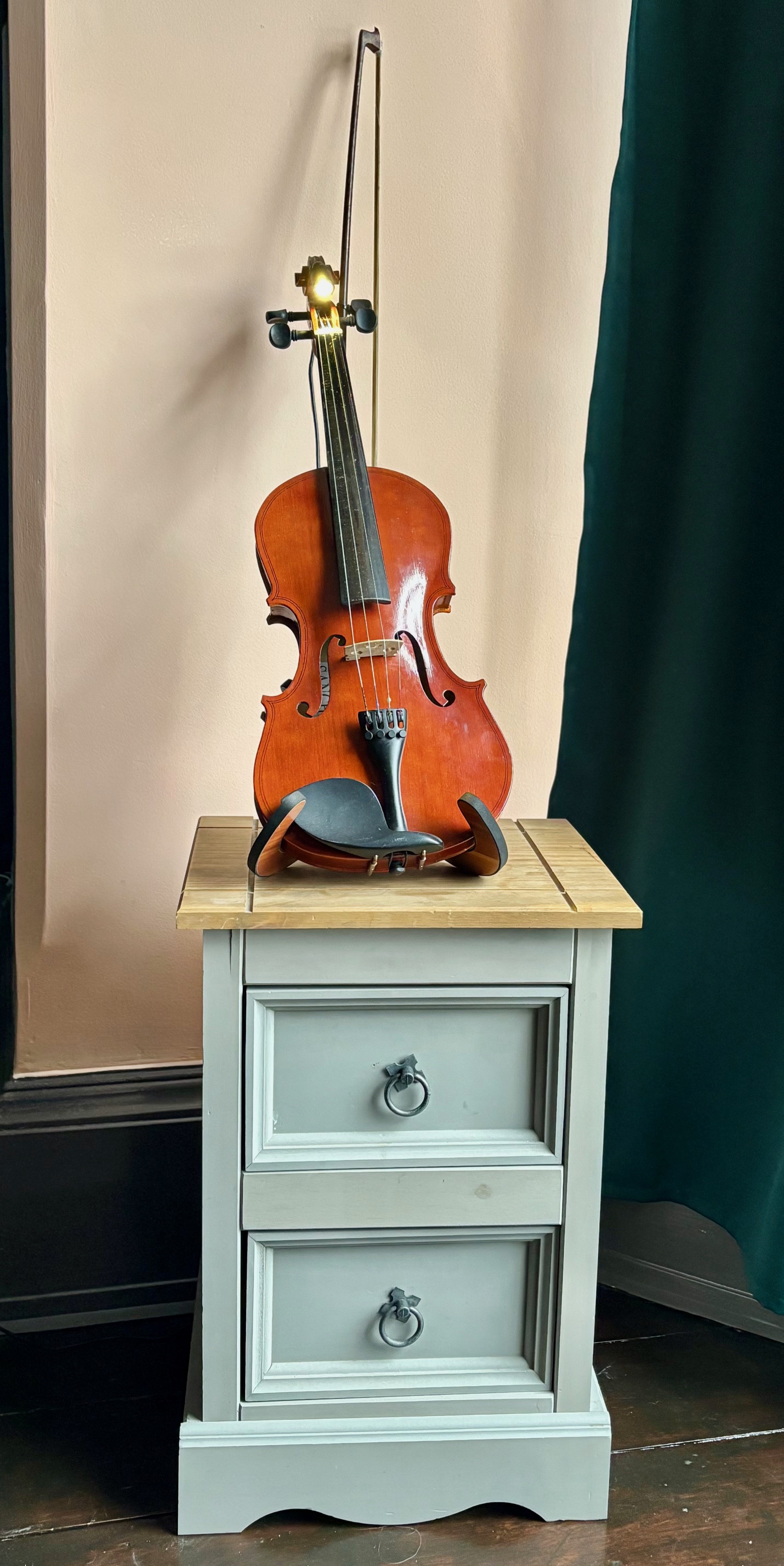 Violin light with blue tooth speakers -£179.99