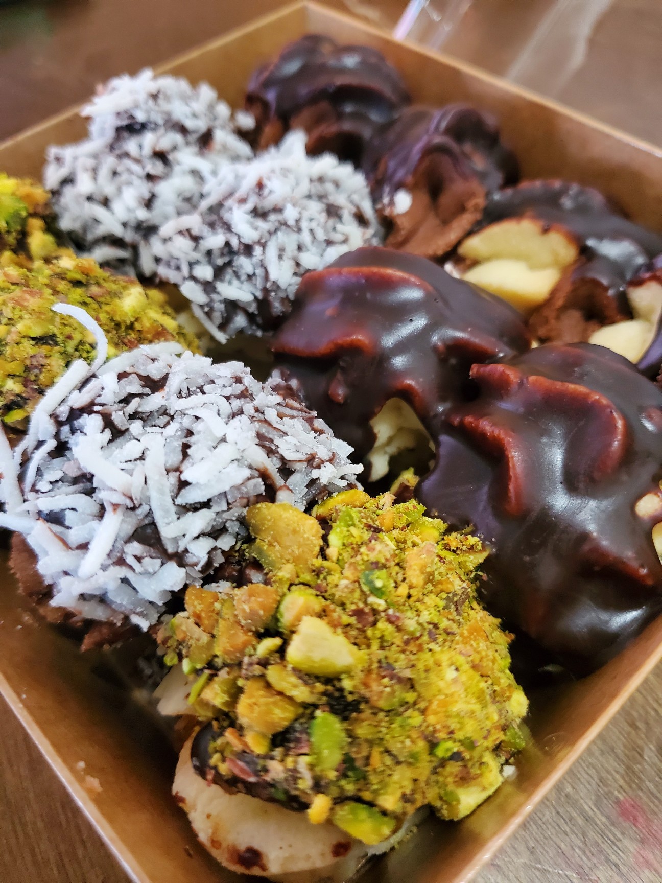 Petit Four (mixed topping)