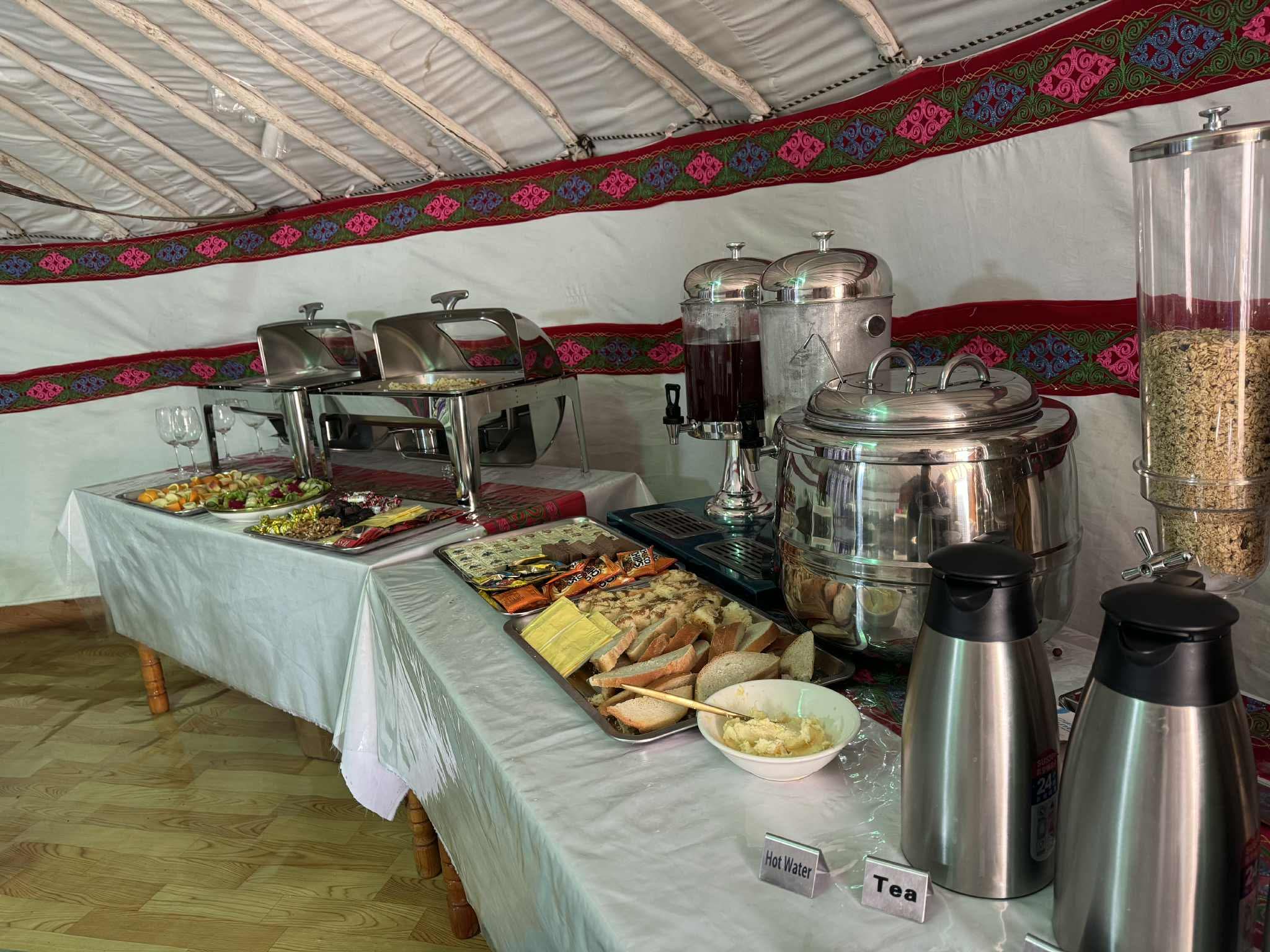 Кемп 1 өглөөний цайны буфет