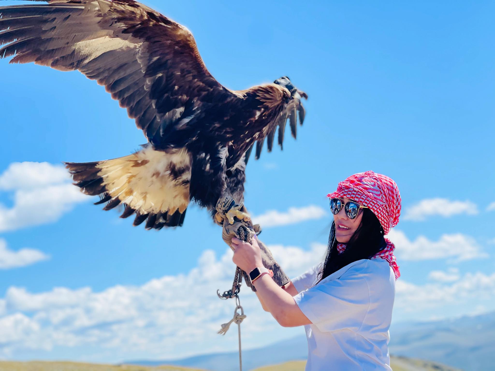 Бүргэдтэй зураг авахуулах