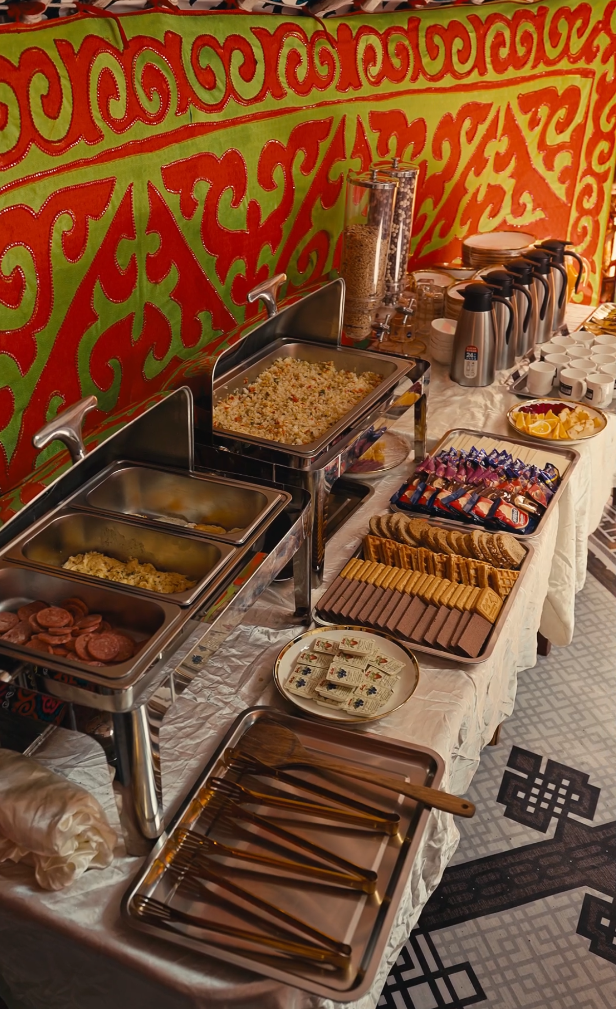 Кемп 1 өглөөний цай