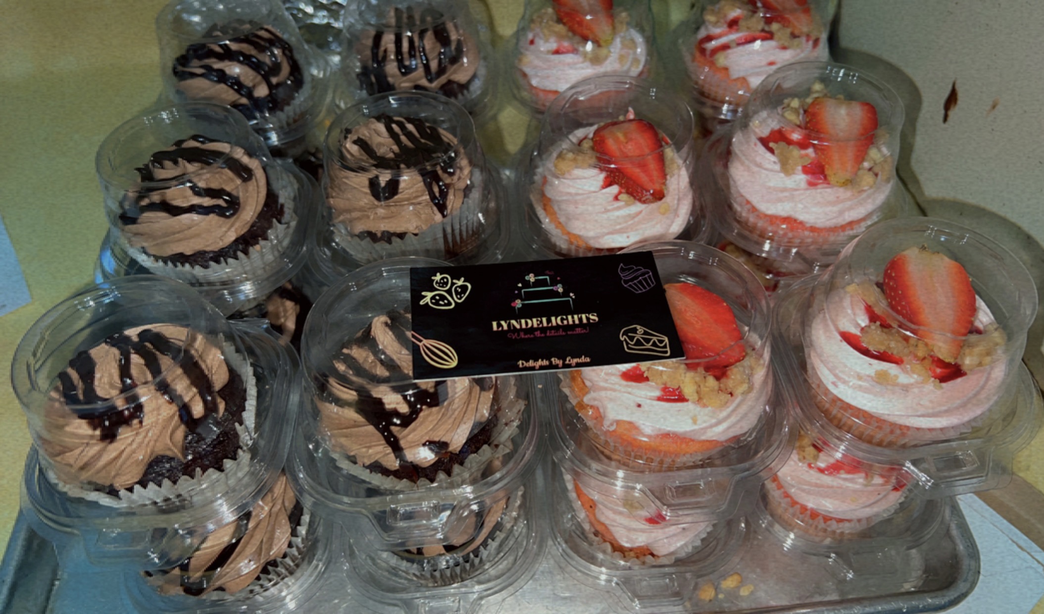 Choc Fudge & Crunch Berry Cupcakes 🧁 