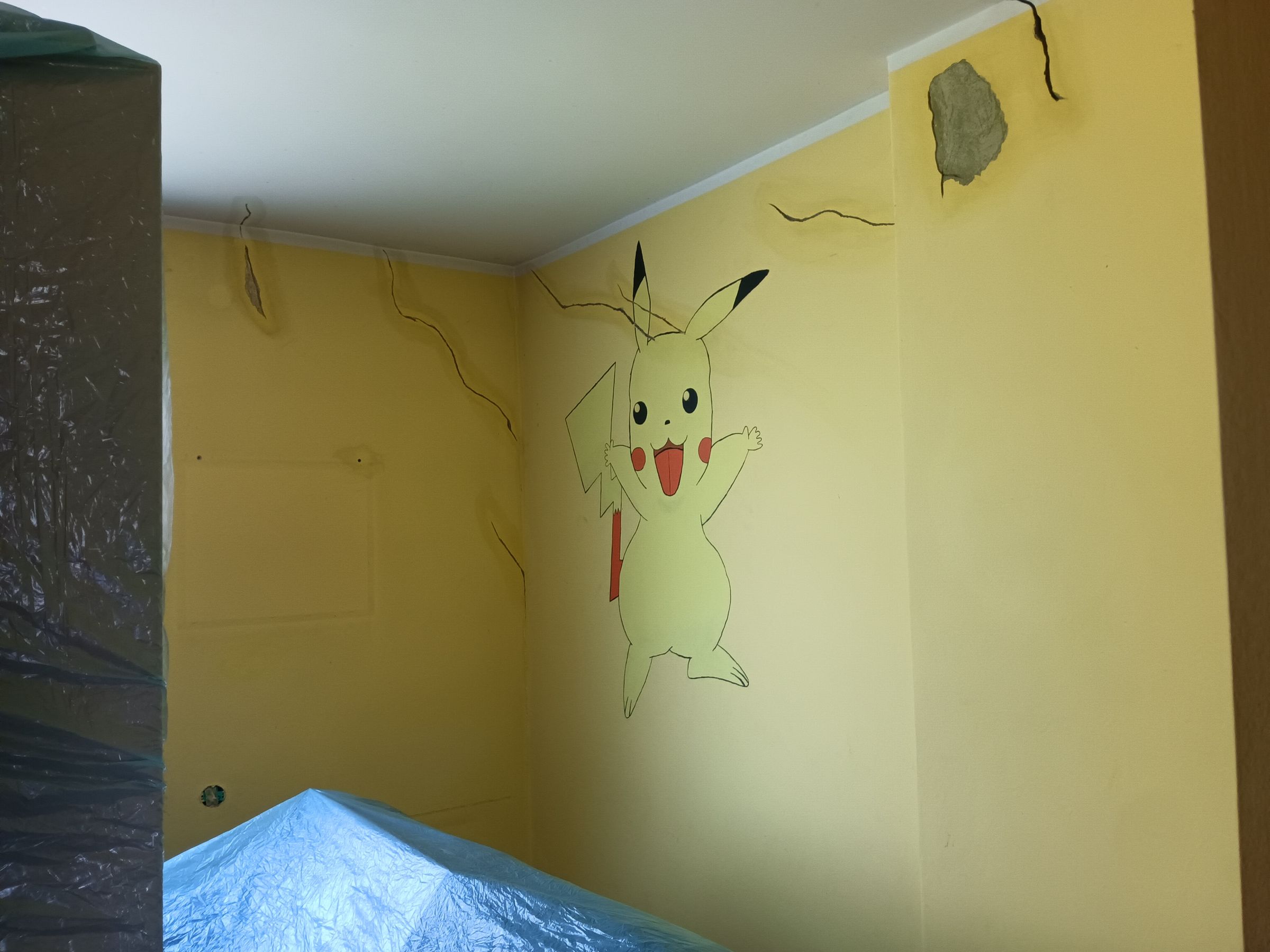 Gipsowanie i szpachlowanie ubytków i pęknięć