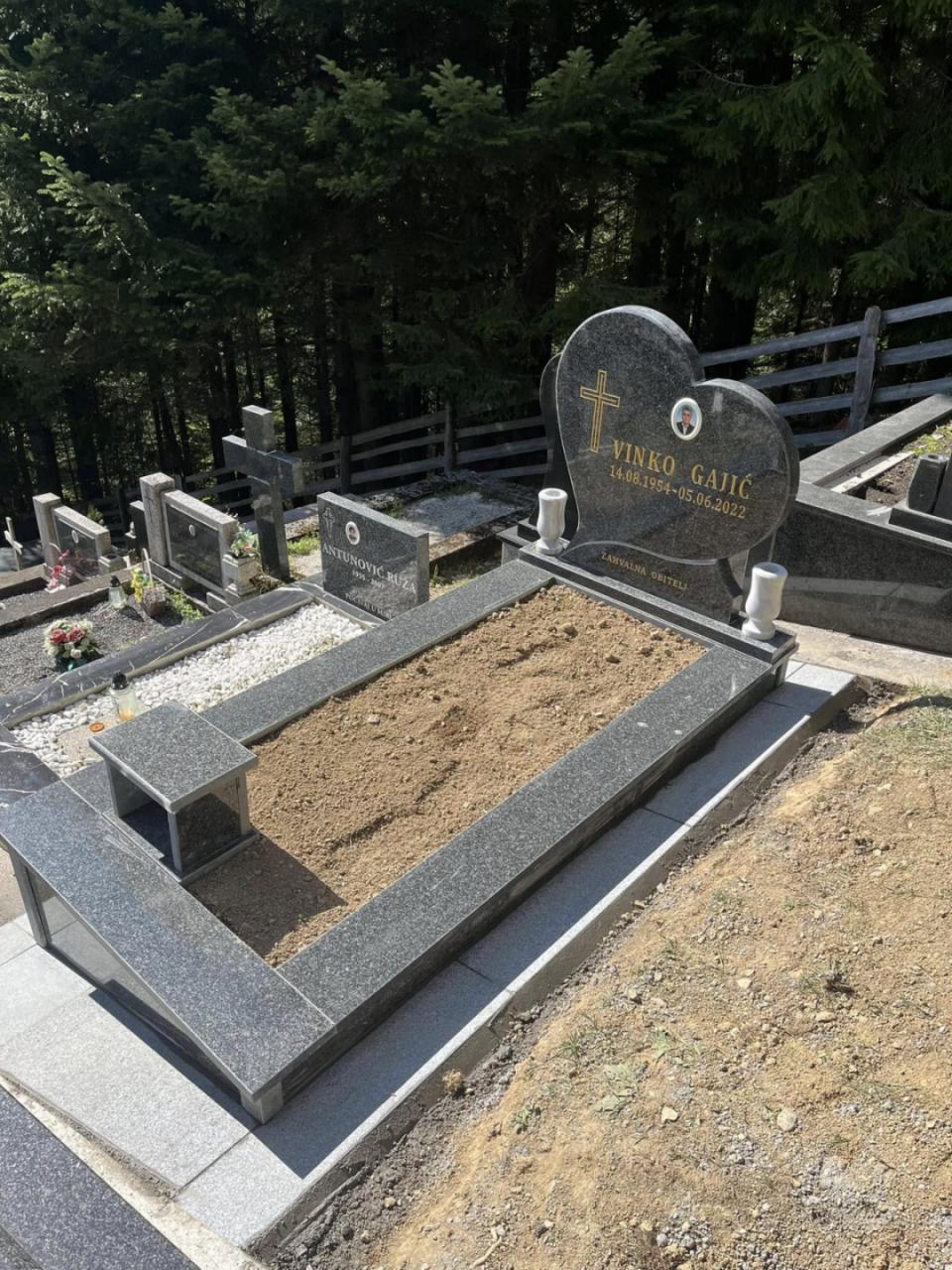 Klesarstvo Kovačević Kakanj - Spomenici i Nišani's image