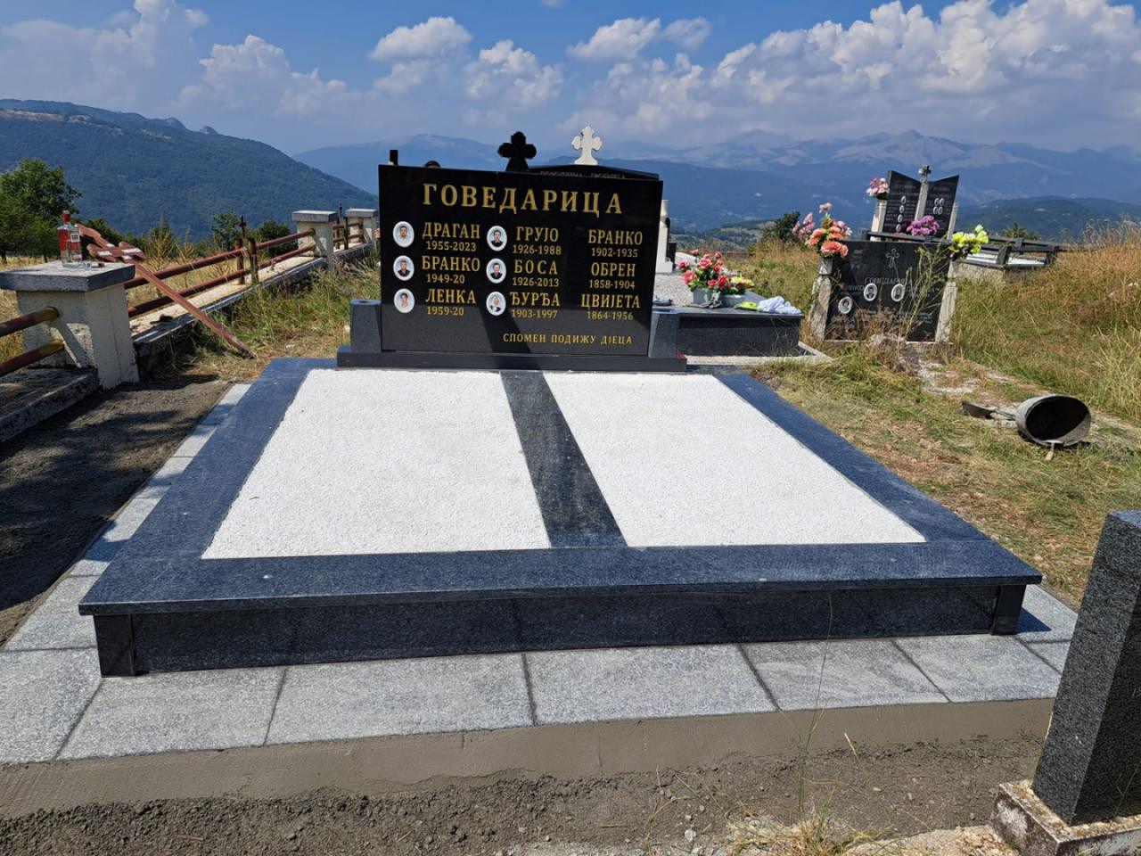 Klesarstvo Kovačević Kakanj - Spomenici i Nišani's image