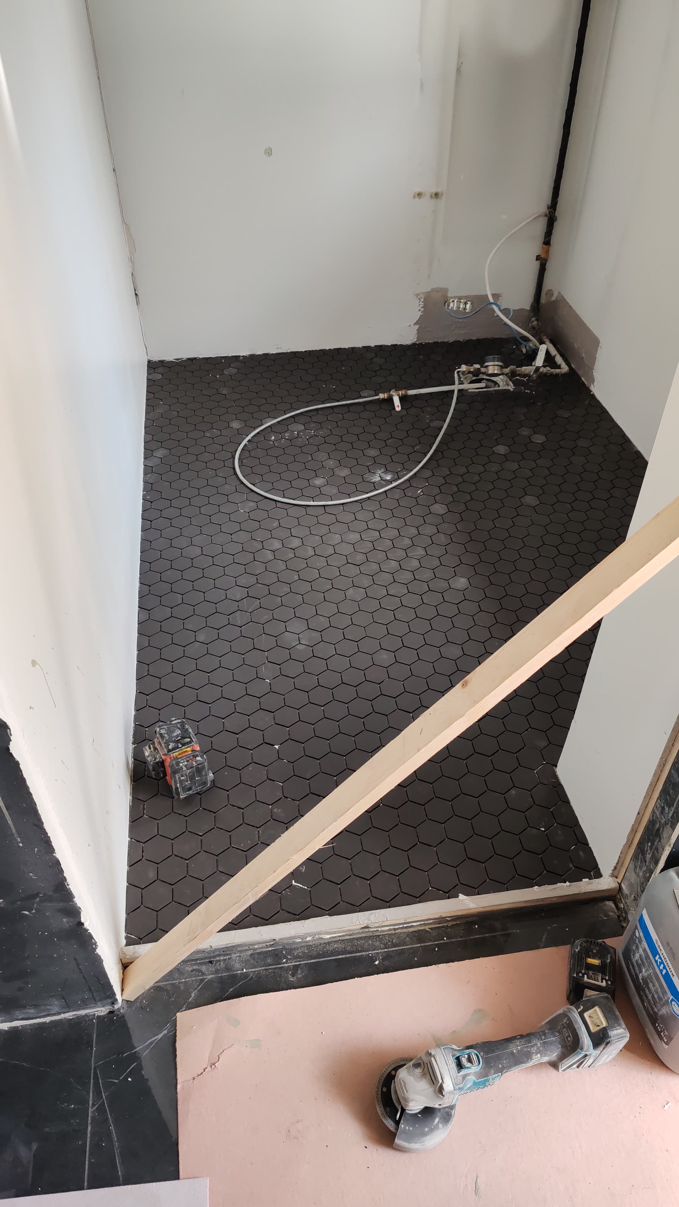 Laadukkaat rakennus ja laatoitustyöt | Saneeraus Penttilä's image