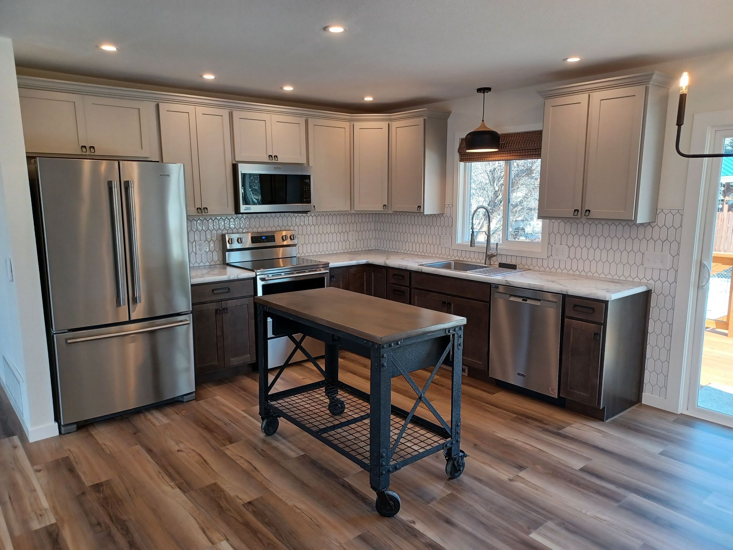 Mad Handy Construction & Repair llc's image