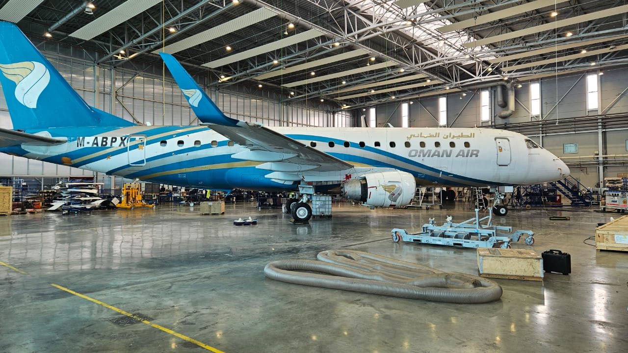 EMBRAER 175