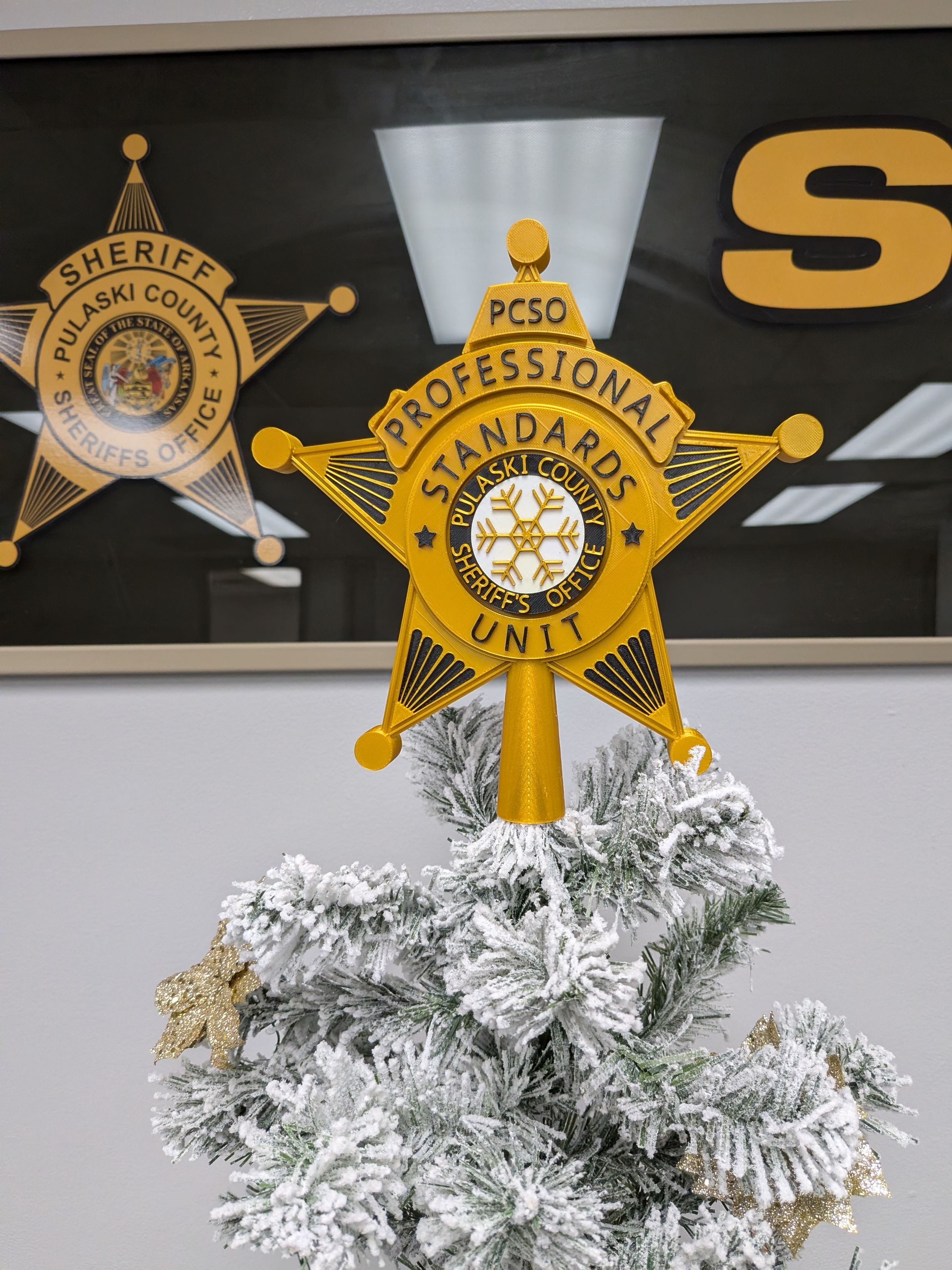 #18 Agency Christmas Tree Topper by MarSarUnity