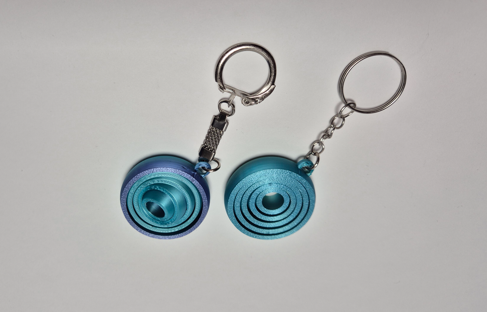 #7.2 Fidget Keychain (chain varies) by "LangHjornArt"