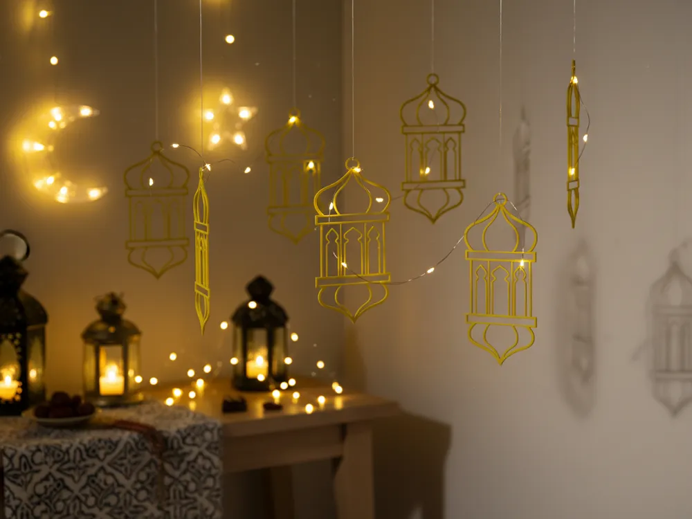 #1.20 Hanging Lanterns by CHNGR