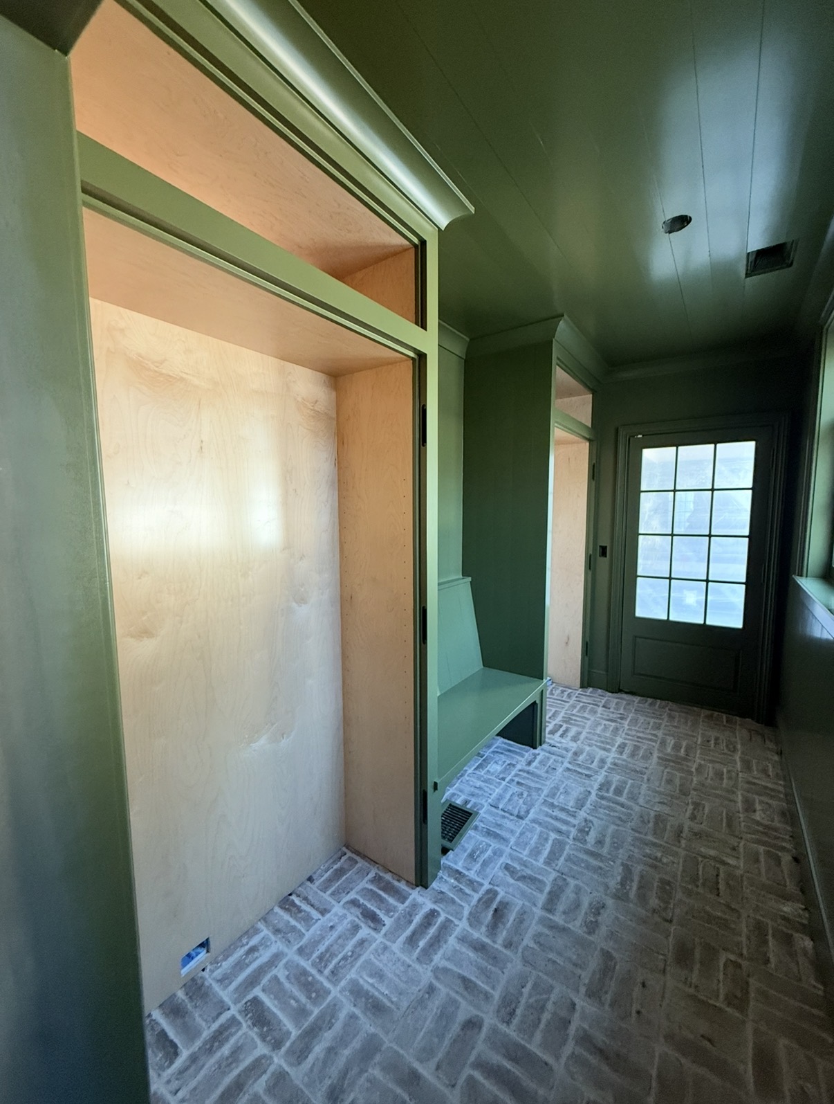 Mud room in Charleston Country Club for Dirigo Builders