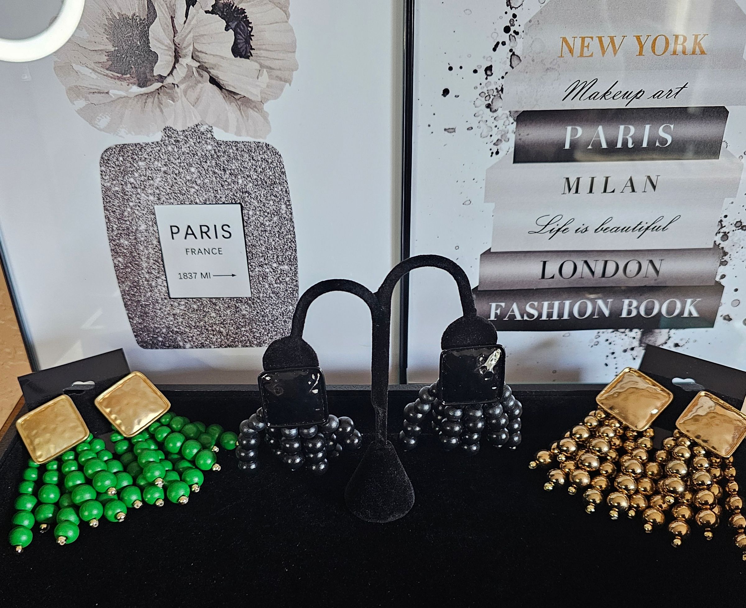 V Lux Boutique 's image