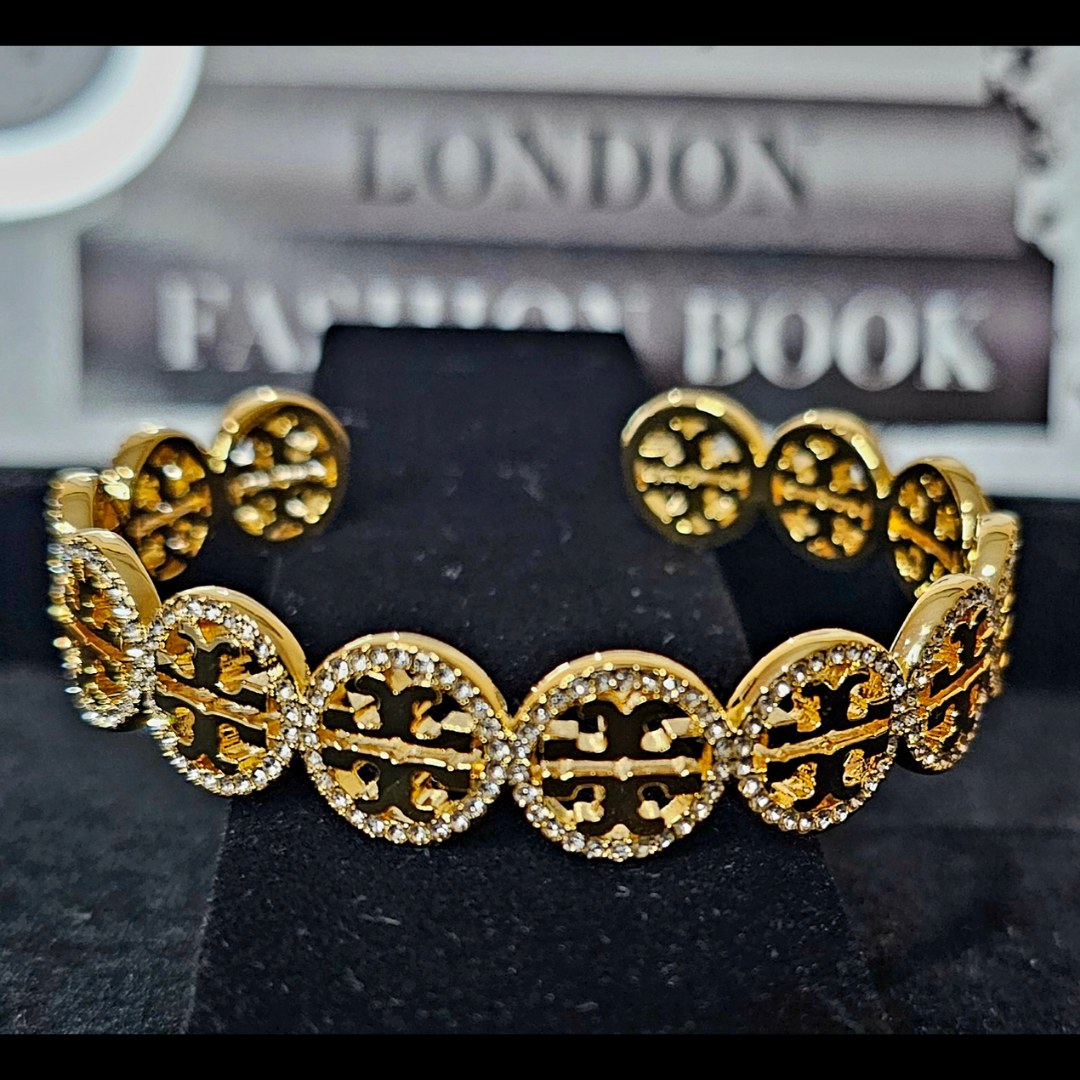 V Lux Boutique 's image