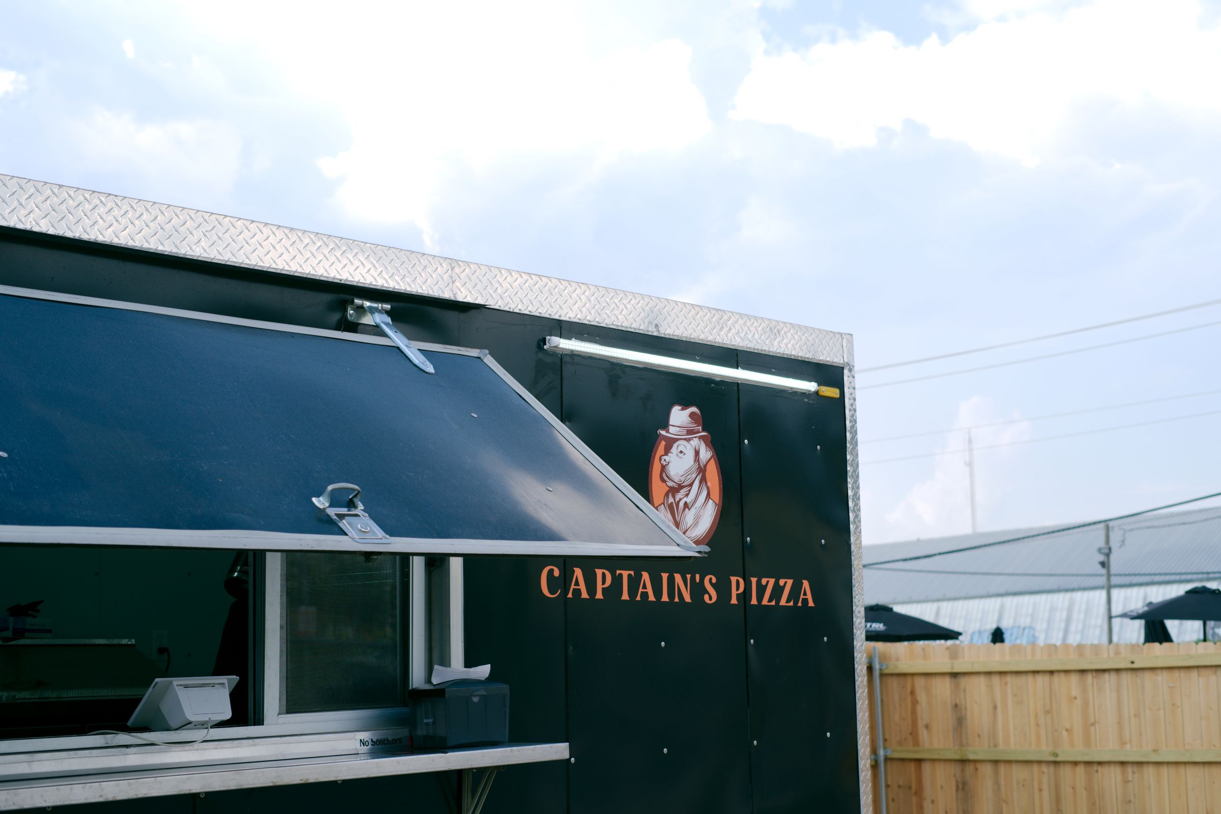 Captain's Pizza's image