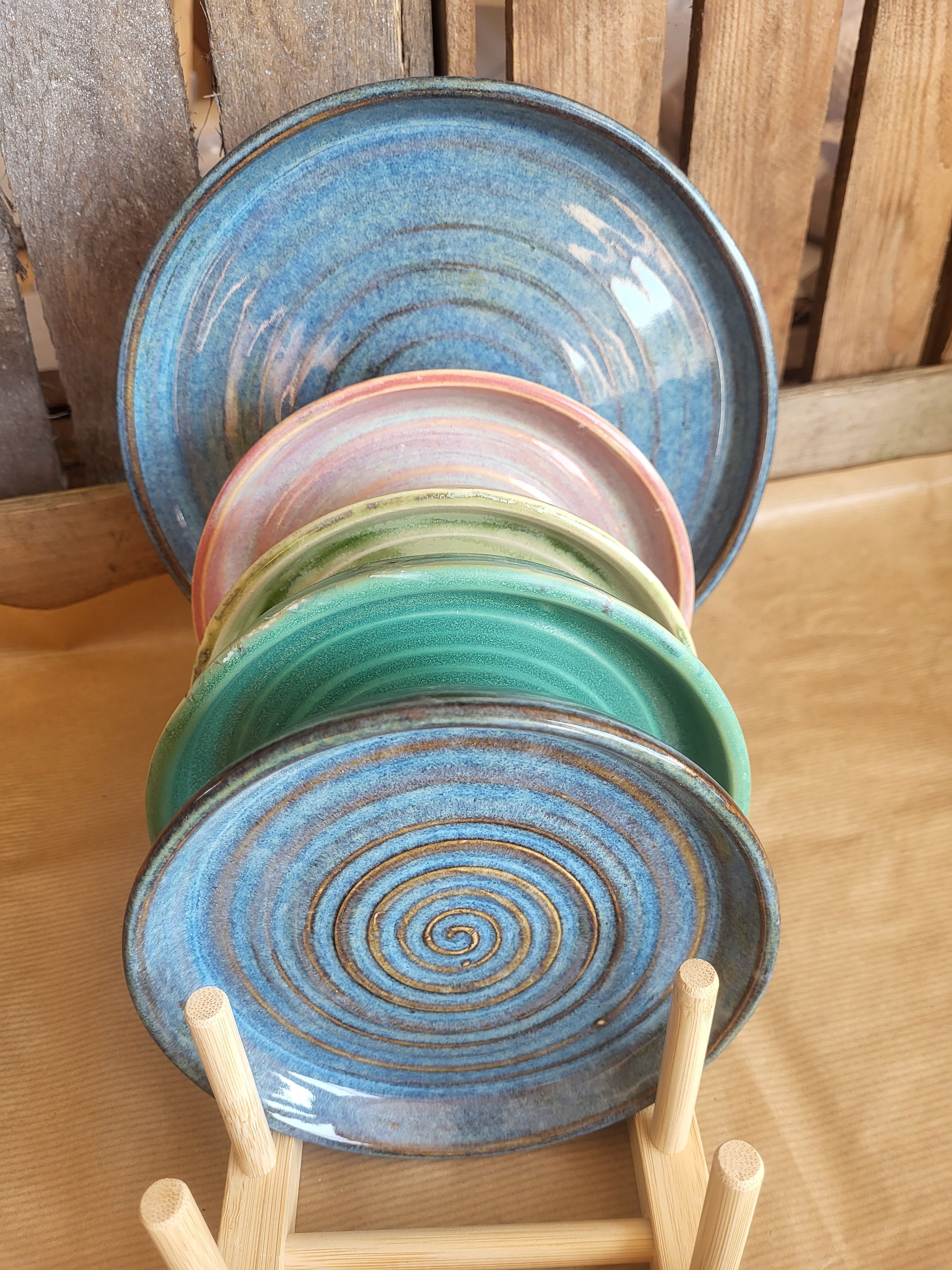15cm diameter and 22cm diameter plates