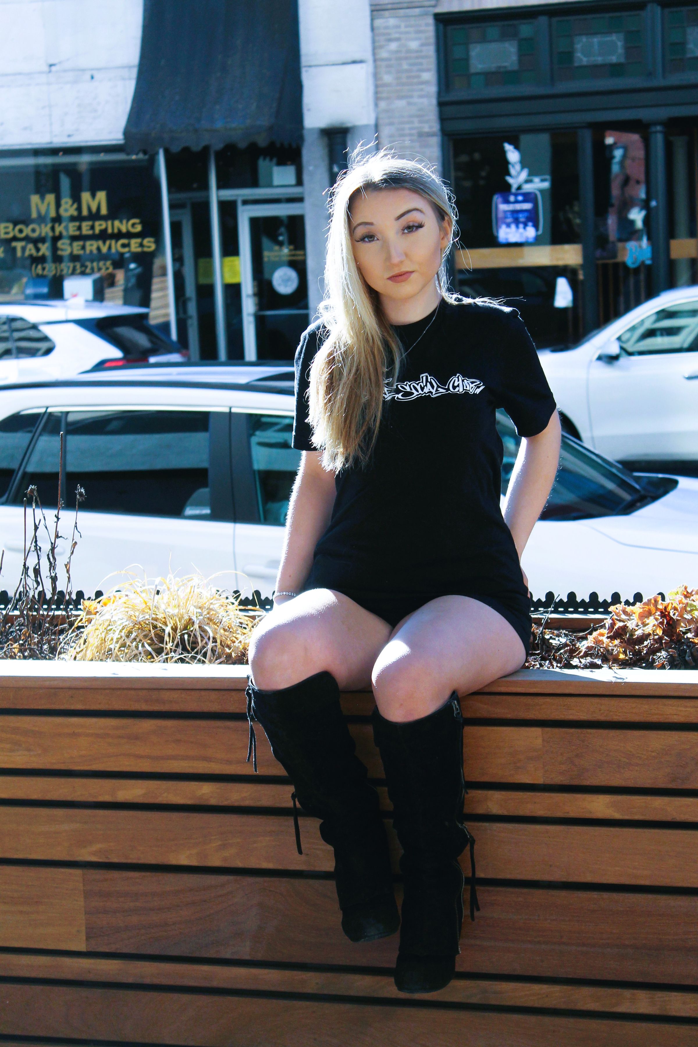 Wheels & Women's image