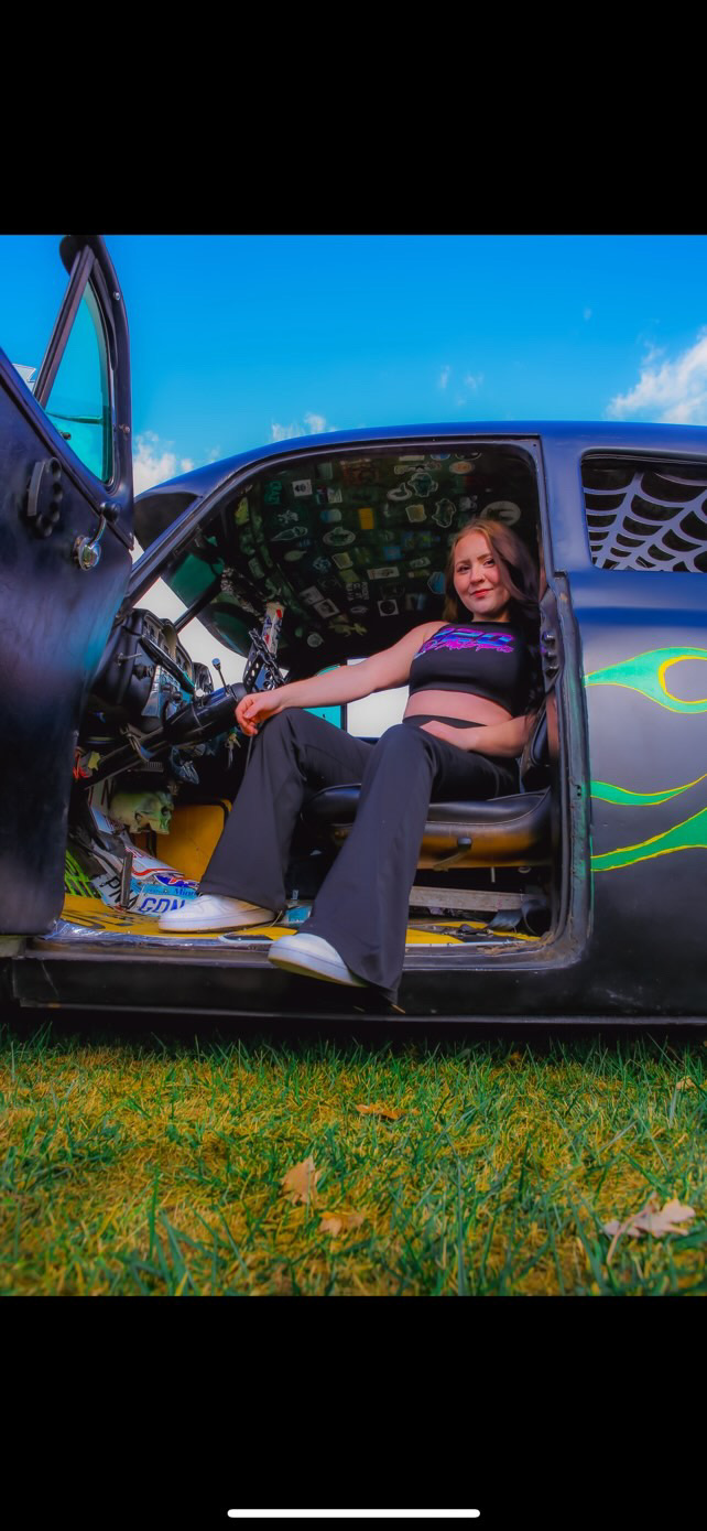 Wheels & Women's image