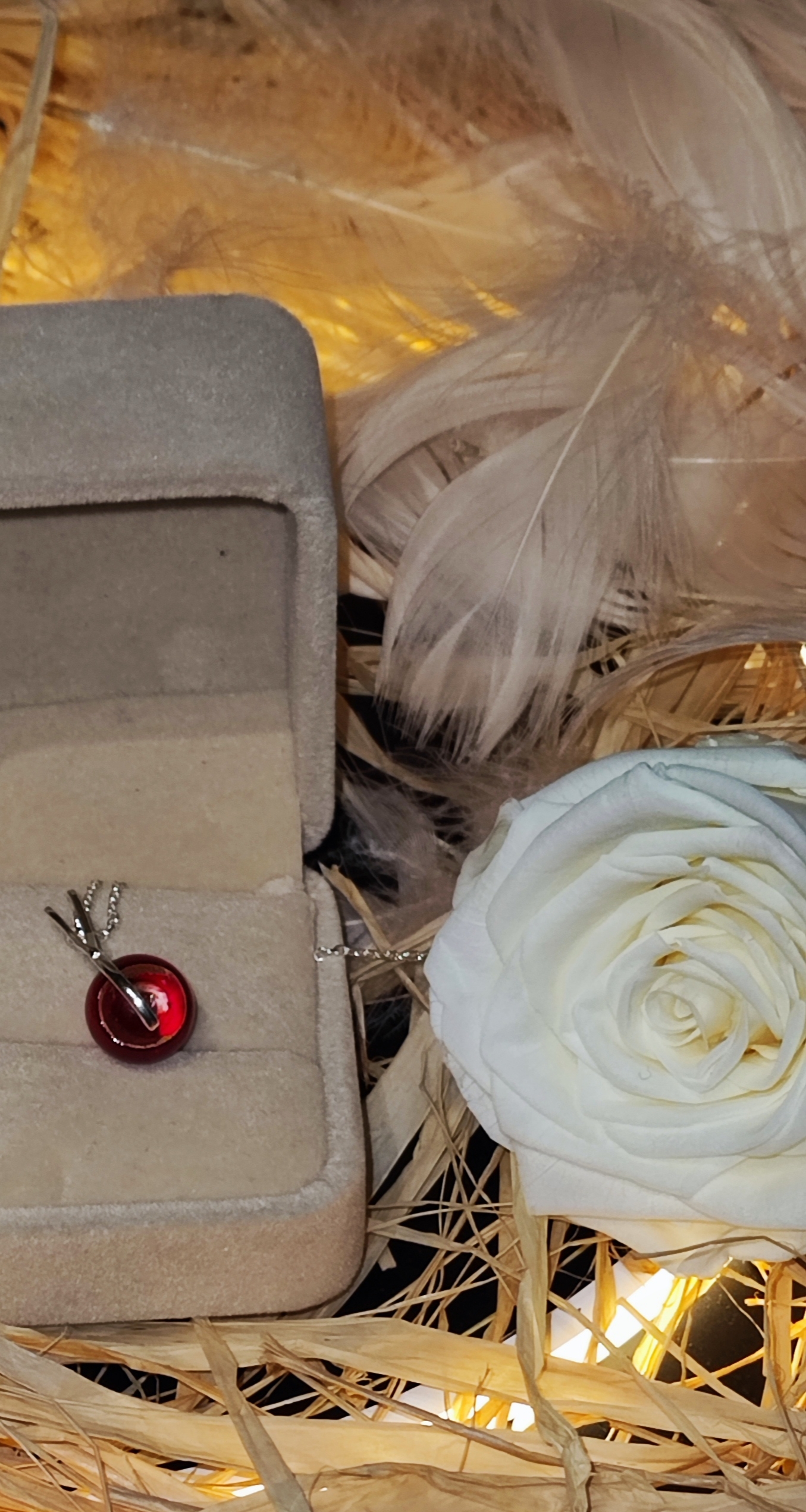 Perle filée à la main en verre de Murano et d'or Moretti 24 carats. Montée sur chaîne et sa bélière en argent 925