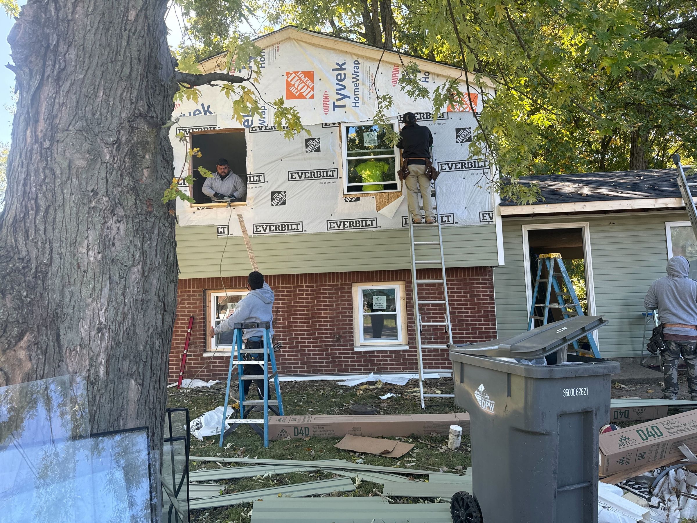 installing siding 